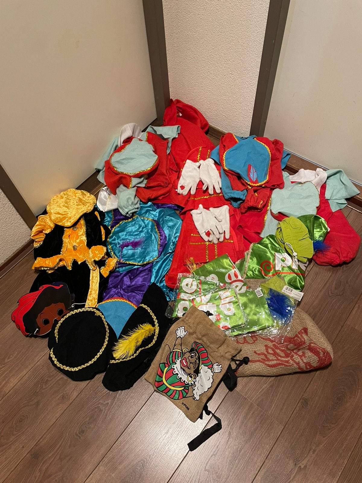 Diverse Sint en Piet kleding (kind), Ophalen, Gebruikt, Jongen of Meisje