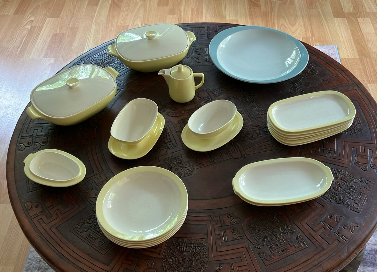 20-delig pastelkleurig servies van Regout / Sphinx, Ophalen