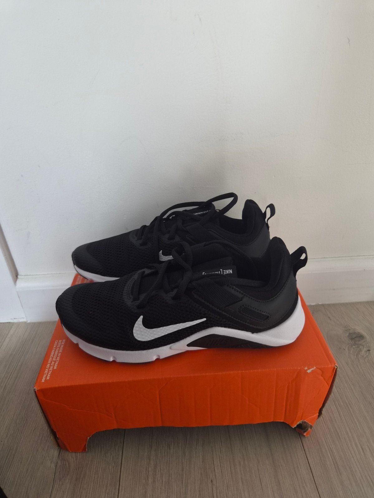 Nike sportschoenen maat 38 - Zwart/Wit, Ophalen, Nike, Nieuw, Sportschoenen