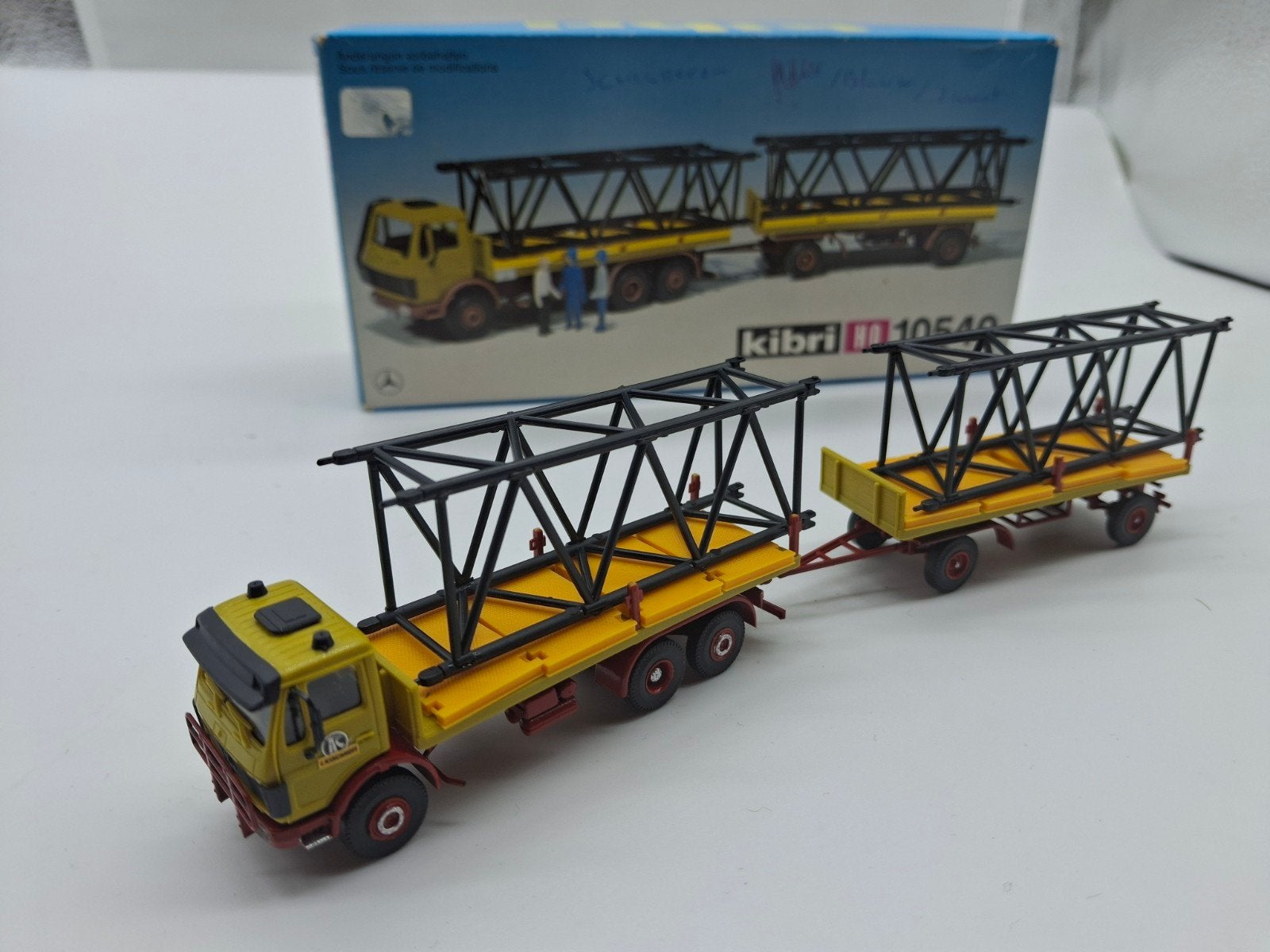 MERCEDES BENZ SK MET LADING 1:87, Hobby en Vrije tijd, Modeltreinen | H0, Overige merken, Gelijkstroom of Wisselstroom, Brug, Tunnel of Gebouw