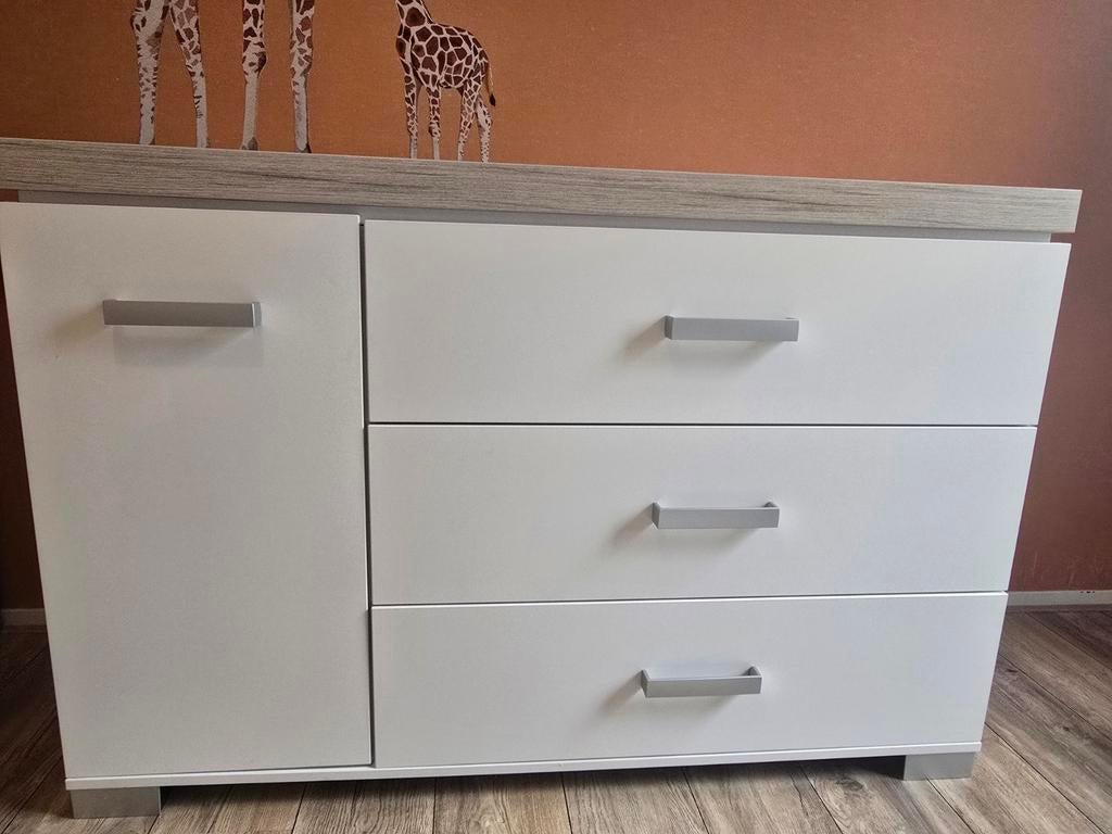 Mooie commode +wandplank, Kinderen en Baby's, 50 tot 70 cm, Ophalen of Verzenden, 90 tot 105 cm, 100 cm of meer