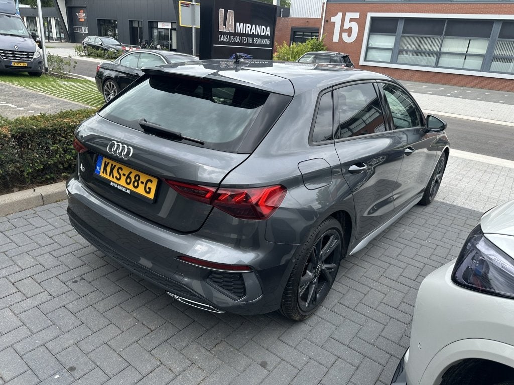 Audi A3 Sportback 30 TFSI S edition (bj 2023, automaat), Automaat, Gebruikt, Euro 6, Leder en Stof