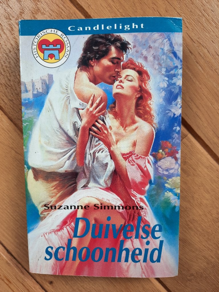 Candlelight - Suzanne Simmons - Duivelse schoonheid, Boeken, Romans, Zo goed als nieuw, Ophalen of Verzenden