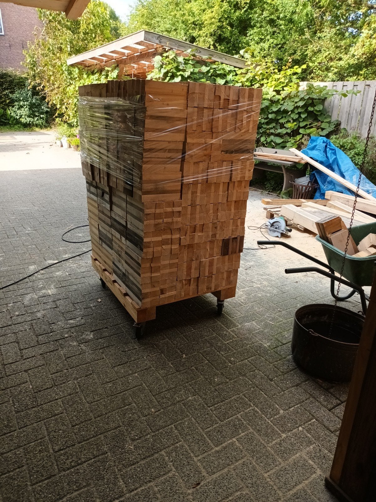 Haardhout in blokken van 25 cm. lang, €70. per 1m3, Minder dan 3 m³, Ophalen