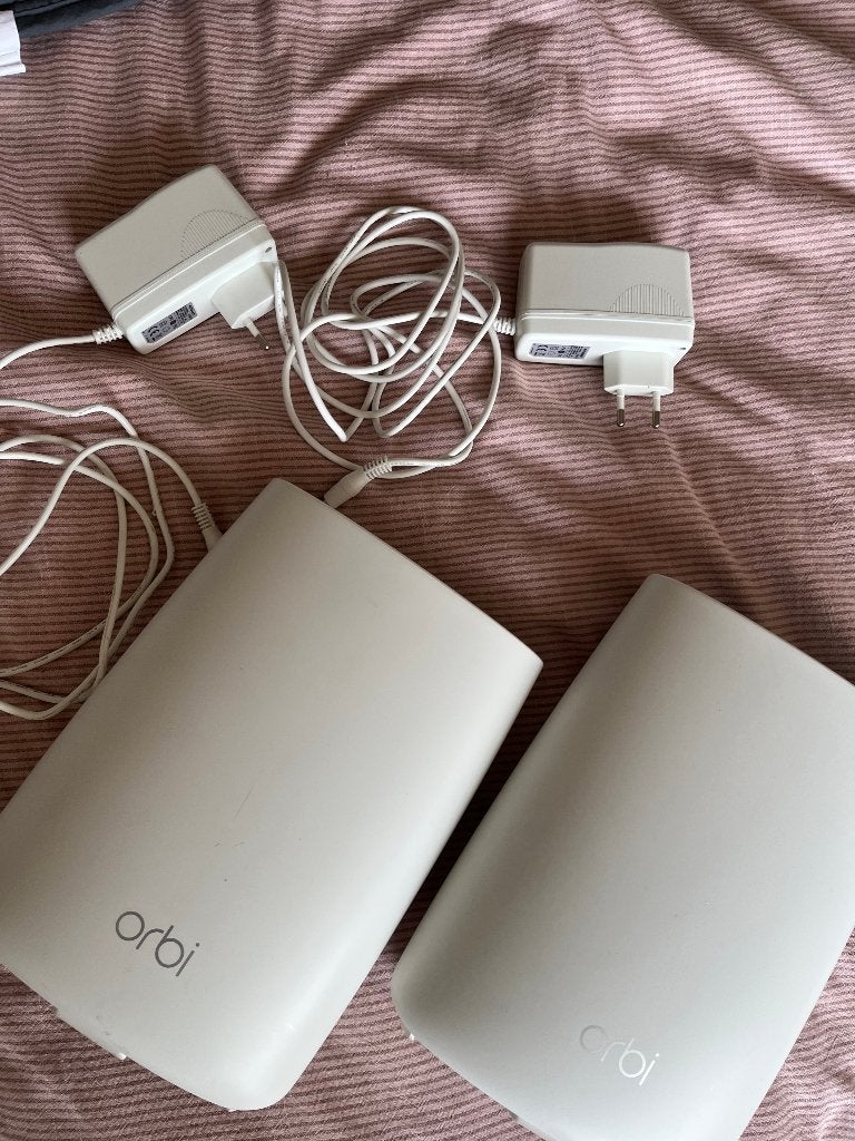 Orbi RBR50 router & 1 RBS50 satellite, Computers en Software, Routers en Modems, Ophalen of Verzenden, Gebruikt, Router, Orbi