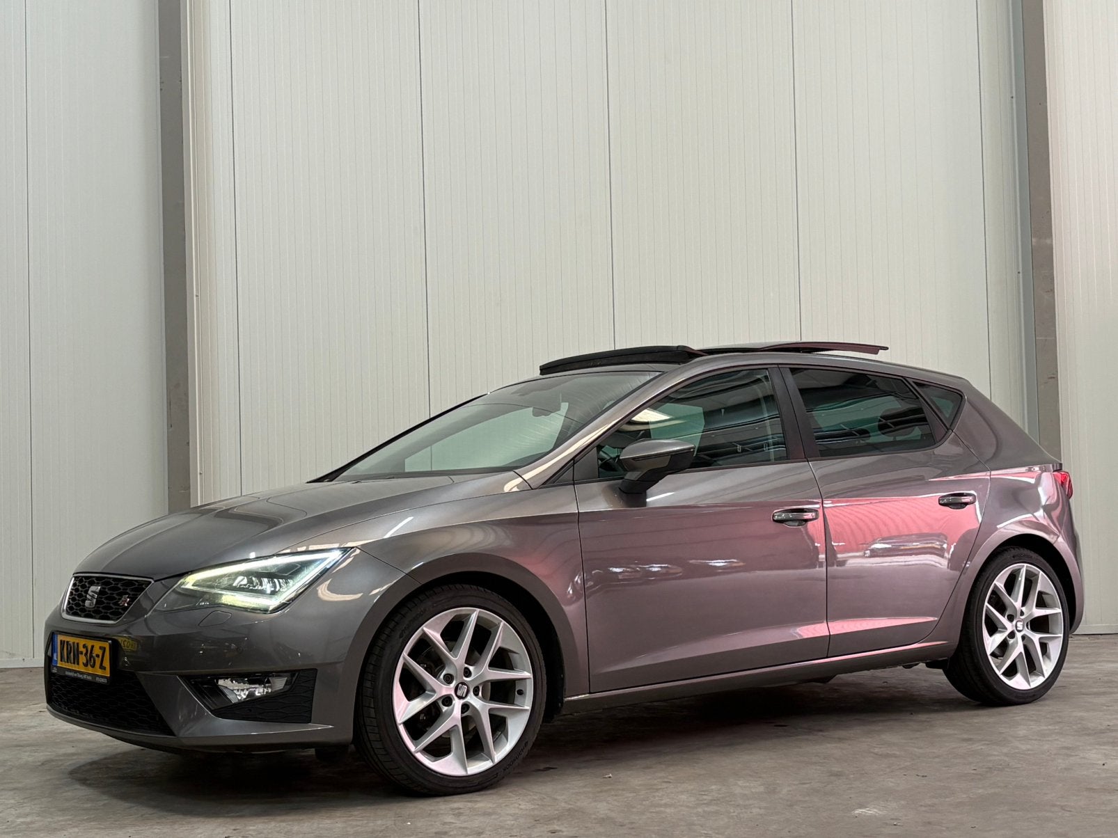 Seat Leon 1.4 TSI FR /BJ2015/PANO/CRUISE/AIRCO/NWAPK/LED/, Auto's, 125 pk, 4 cilinders, Leon, Handgeschakeld