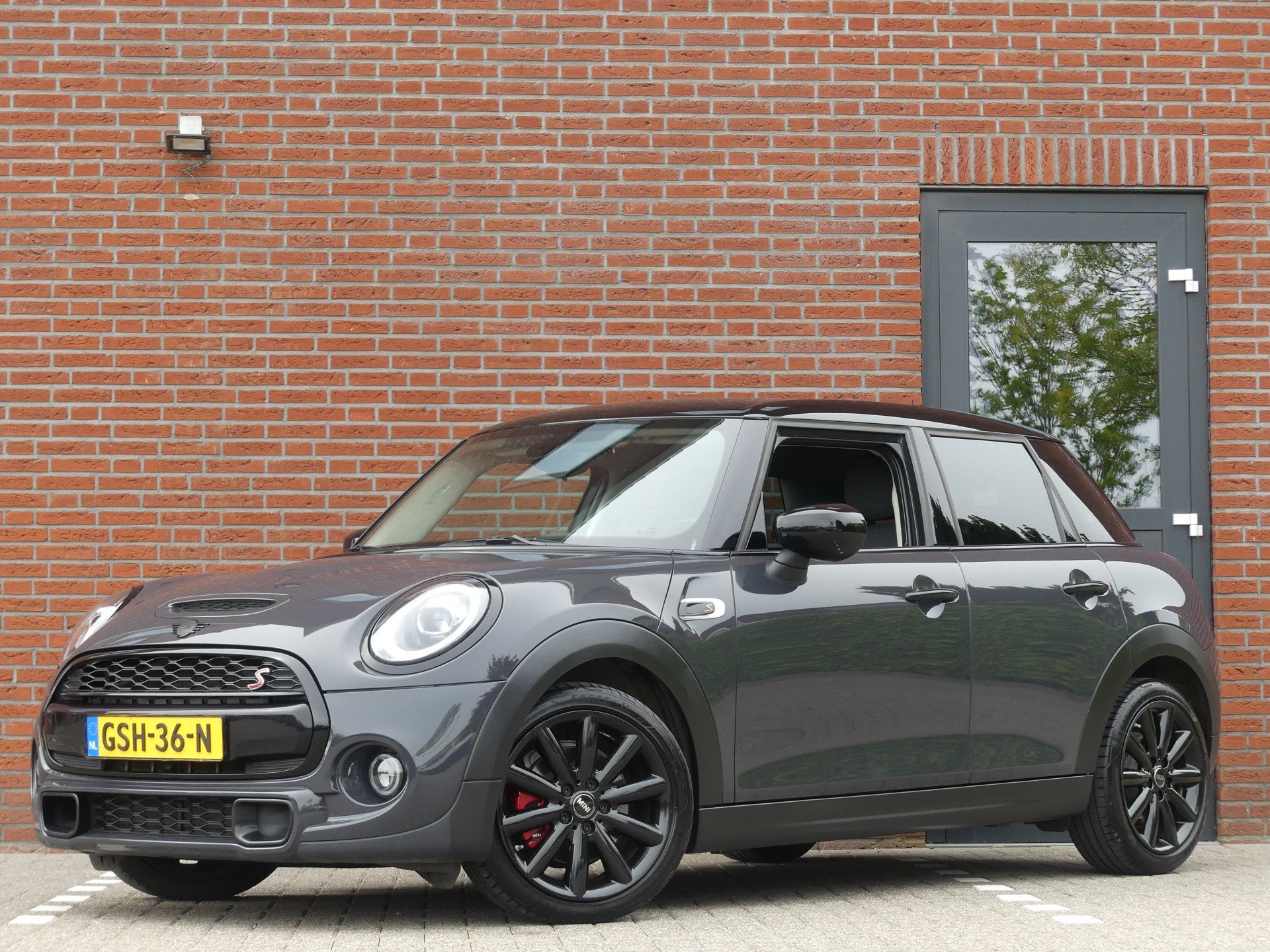 MINI Mini 2.0 Cooper S Chili (bj 2020, automaat), Auto's, Gebruikt, Leder en Stof, Bedrijf, 1240 kg