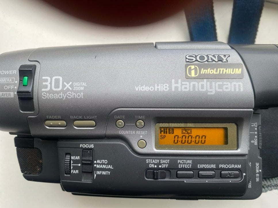 Sony Video Hi8 Handycam CCD-TR820E met accessoires, Audio, Tv en Foto, Videocamera's Analoog, Ophalen of Verzenden, Hi 8, Camera
