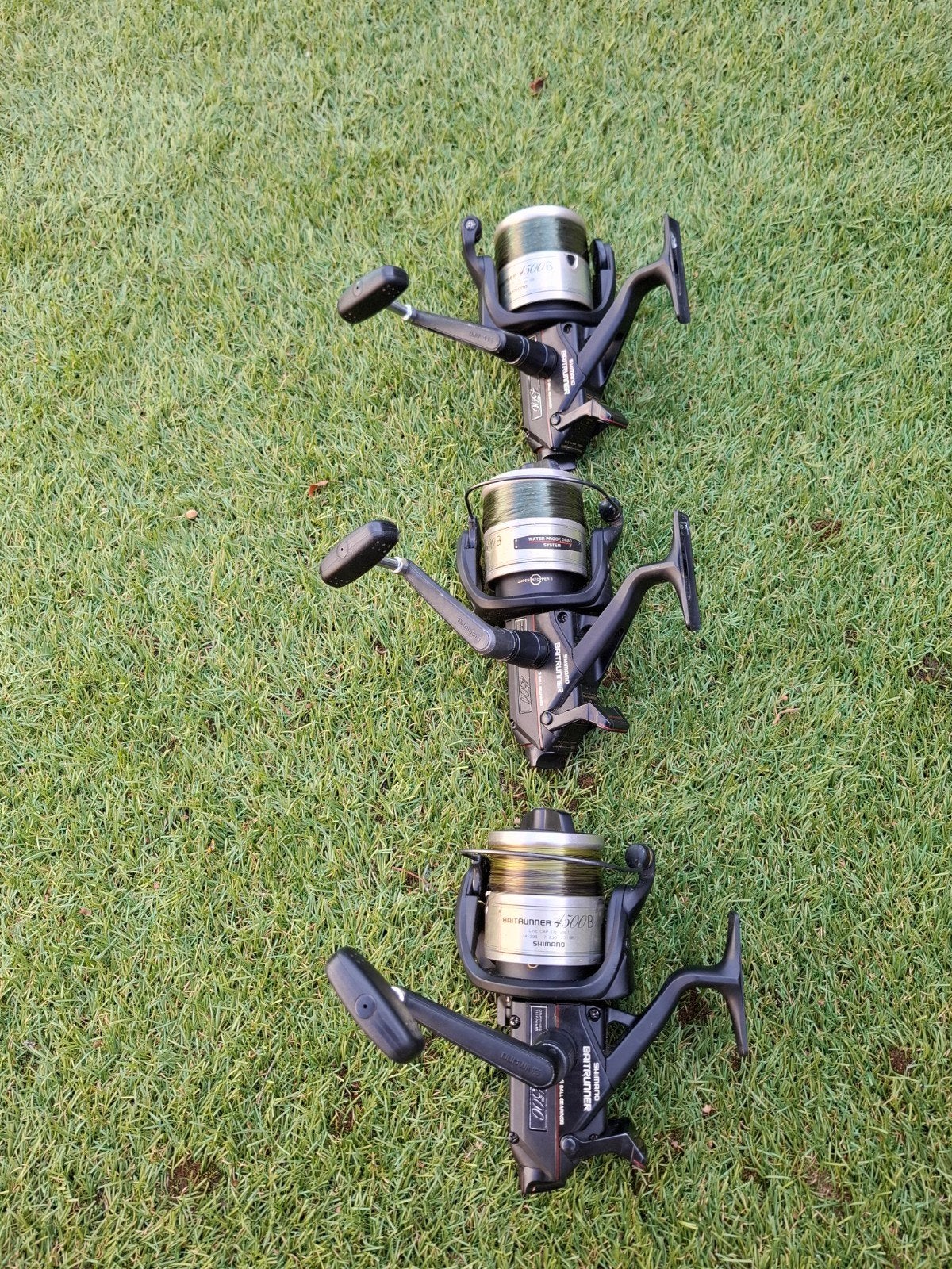 3 x Shimano Baitrunner 4500B - Zeer goede staat, Ophalen of Verzenden, Zo goed als nieuw, Molen