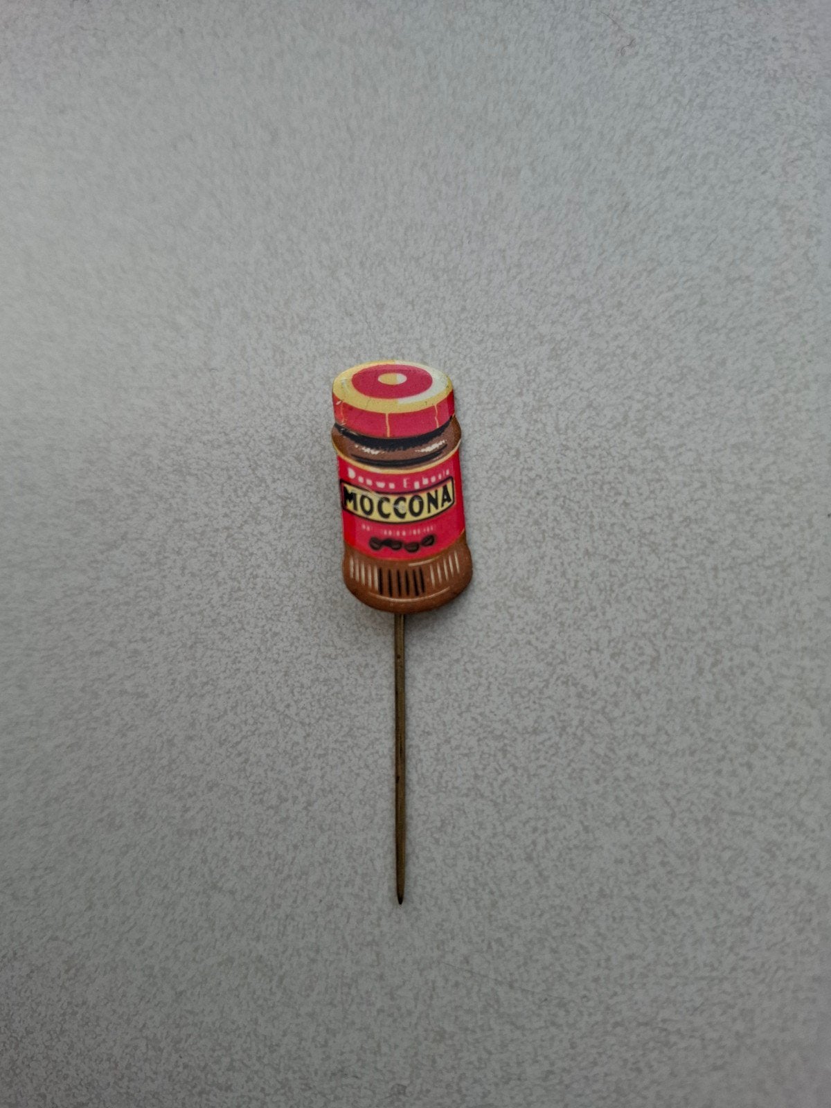 Vintage speldje pin prikker steekspeld Moccona oploskoffie, Verzamelen, Ophalen of Verzenden
