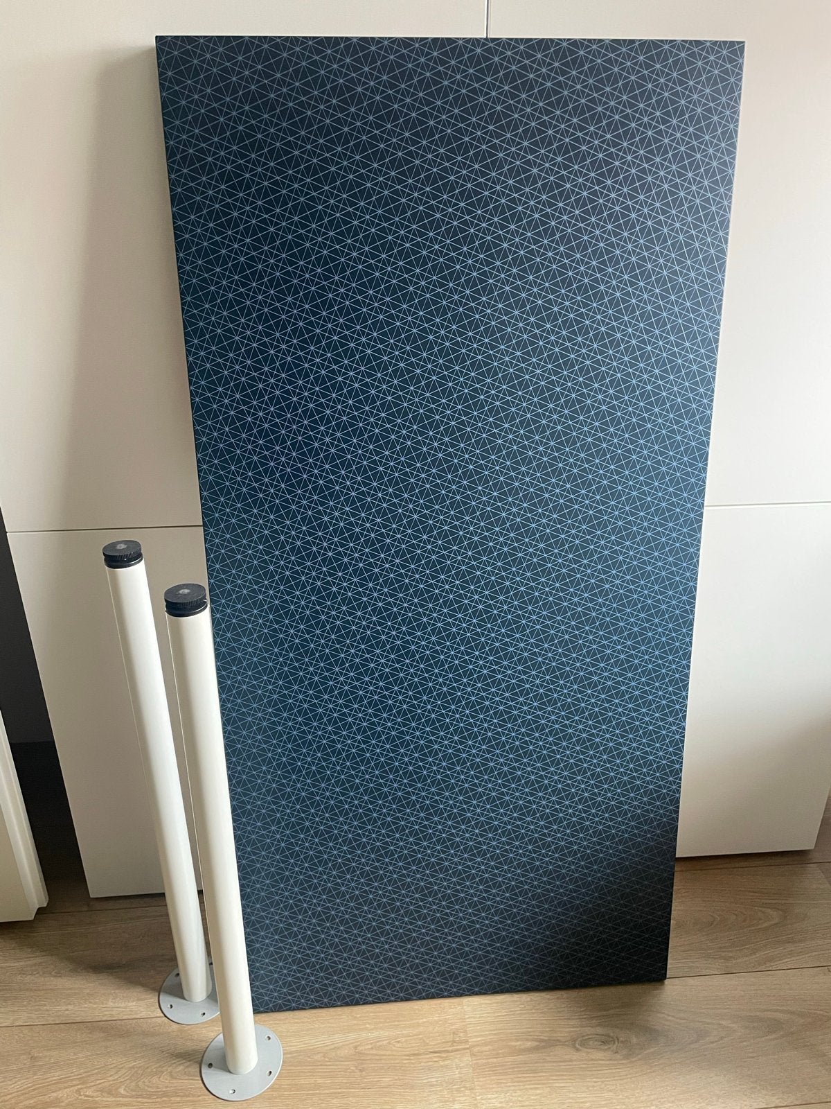 Gratis IKEA bureaublad met 2 poten - Zo goed als nieuw, Huis en Inrichting, Ophalen, Spaanplaat of MDF, Zo goed als nieuw, IKEA