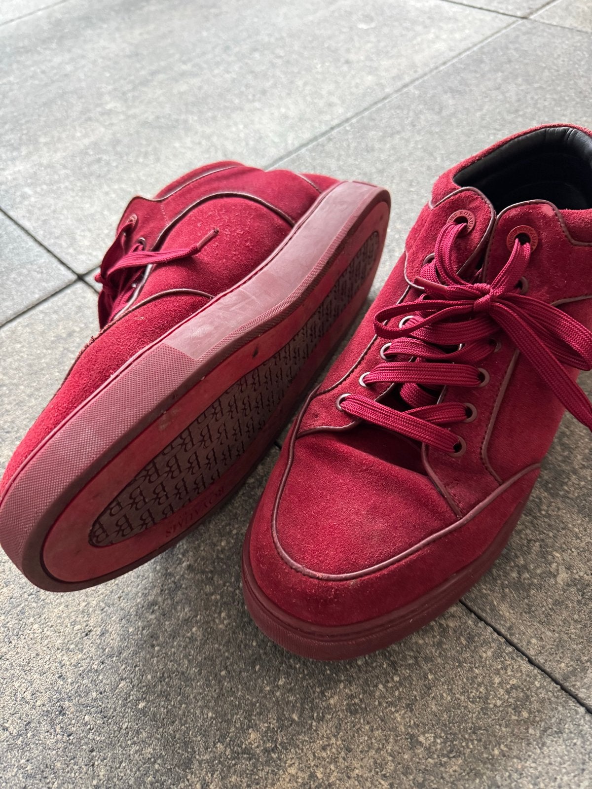 Royaums rode suède sneakers, Overige kleuren, Ophalen of Verzenden, Sneakers of Gympen, Gedragen