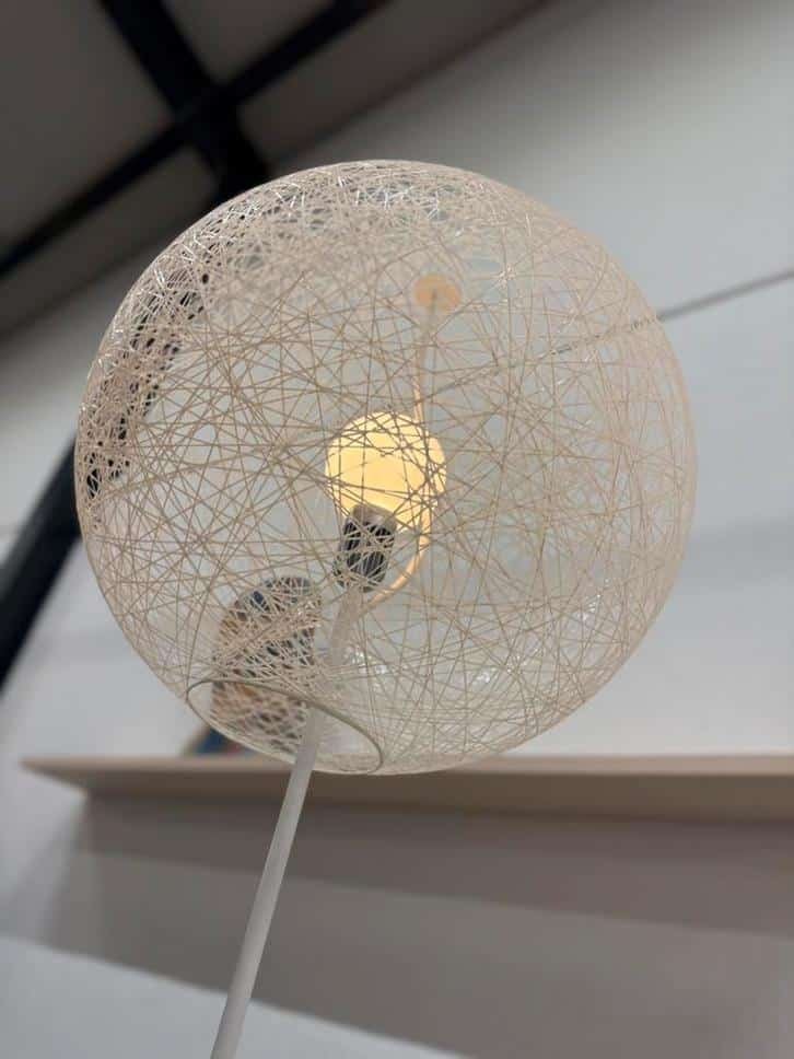 Moooi Random Vloerlamp Design lamp Wit, Kunststof, Moooi, Ophalen of Verzenden, Zo goed als nieuw