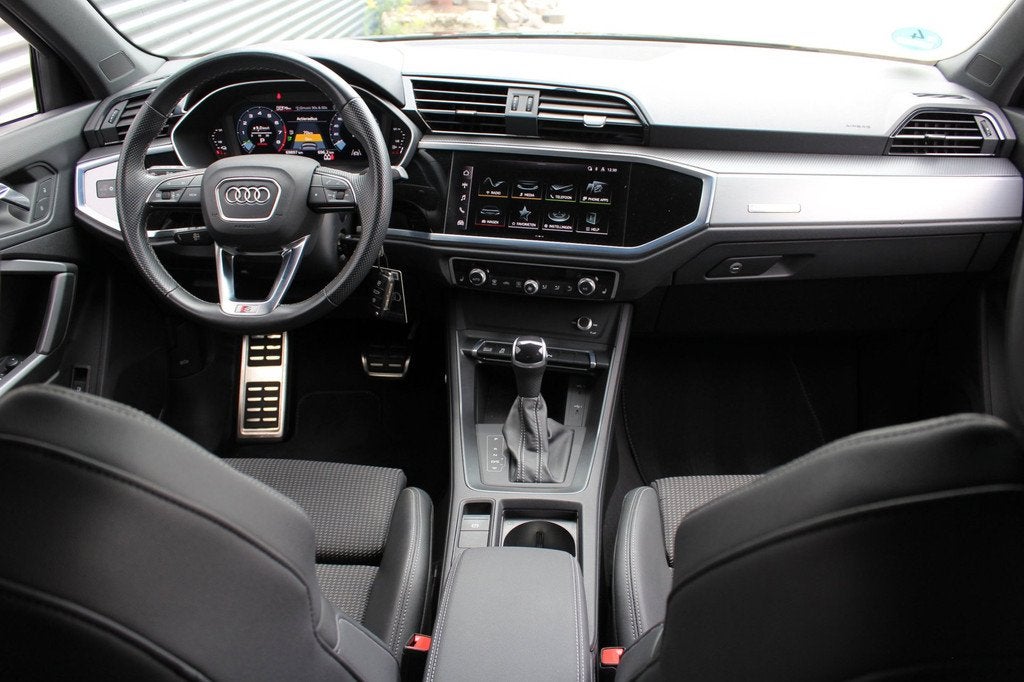 Audi Q3 Sportback 45 TFSI e 3x S-Line | Panoramadak| 360 Cam, Auto's, Gebruikt, Zwart, Automatische klimaatregeling, Leder en Stof