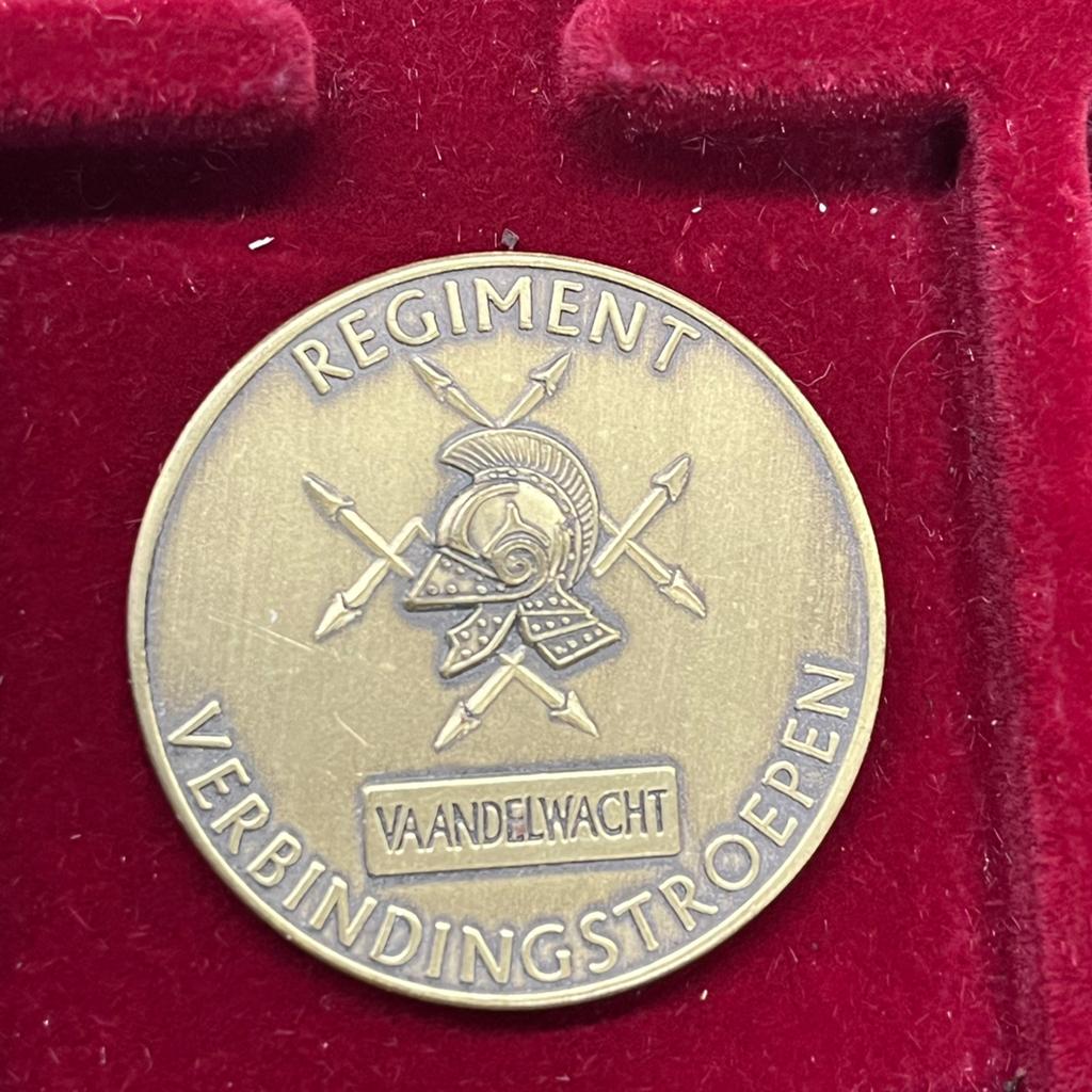 CHALLENGE COIN VAANDELWACHT REGIMENT VERBINDINGSTROEPEN, Verzamelen, Militaria | Algemeen, Ophalen of Verzenden, Landmacht, Nederland