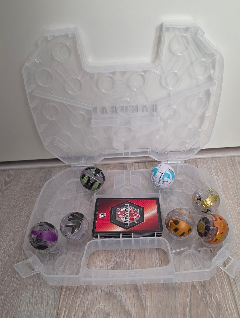 Baku Clear Case met Bakugan en kaarten, Ophalen of Verzenden, Zo goed als nieuw