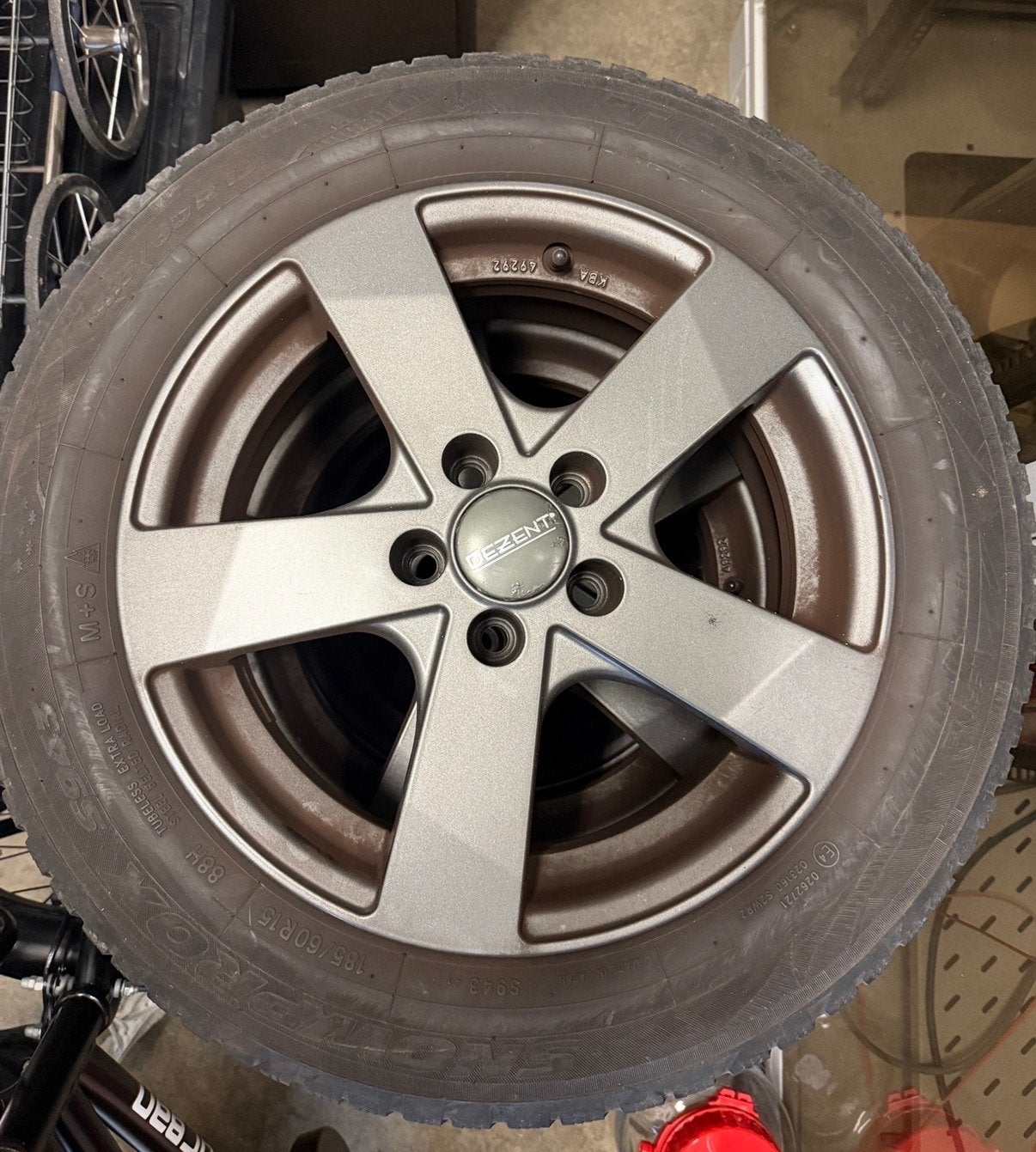 Winterbanden met velgen - 195/60 R15 (lag onder een Audi a1), Auto-onderdelen, Ophalen, Gebruikt, 15 inch, Banden en Velgen