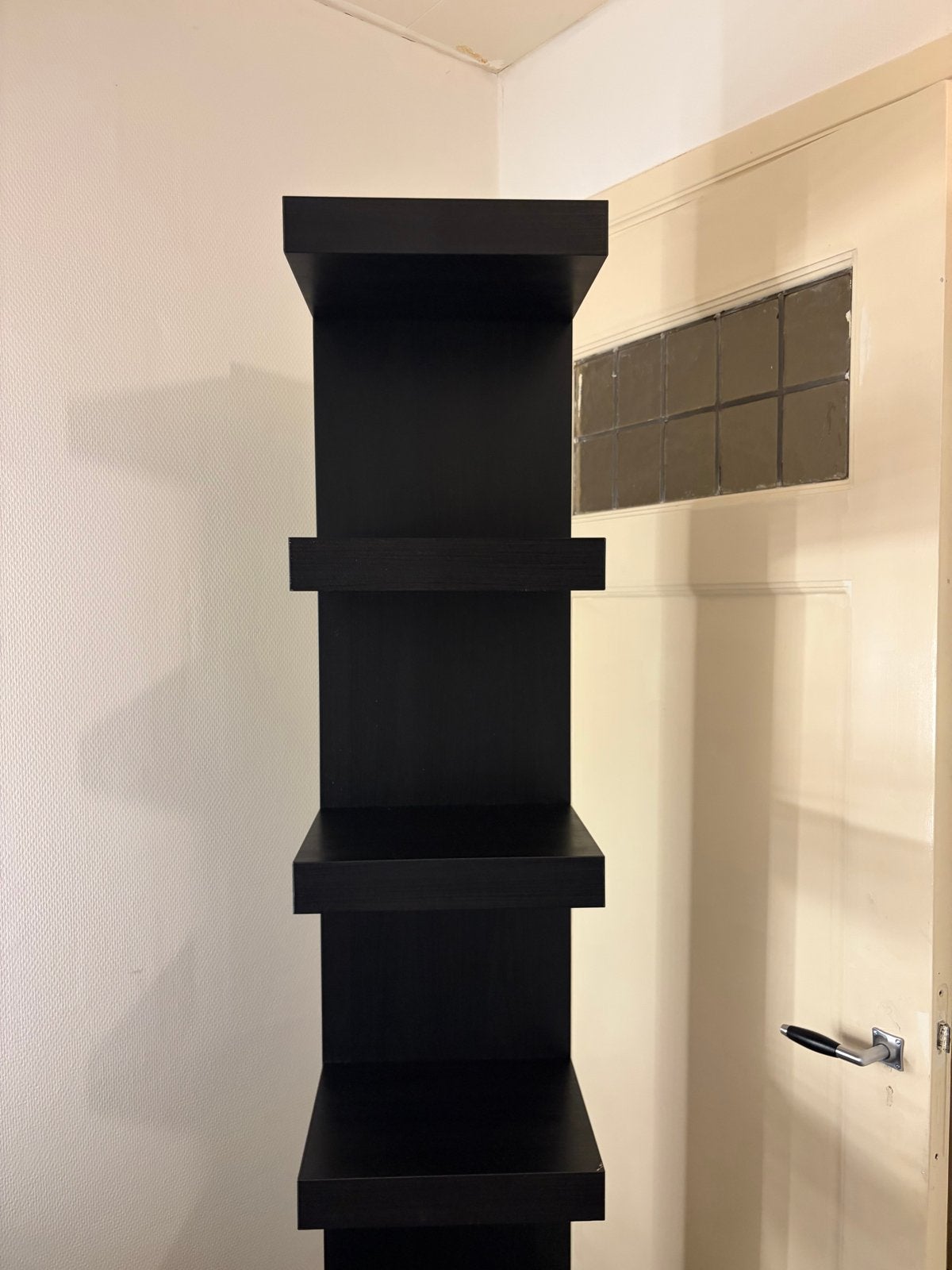 Zwarte Boekenplank / Decoratieve Kast, Huis en Inrichting, Kasten | Overige, Ophalen, Gebruikt