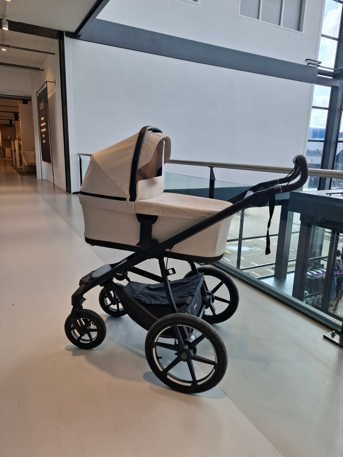 Thule Urban Glide 4-Wheel Kinderwagen - Beige - Showmodel, Ophalen of Verzenden, Zo goed als nieuw