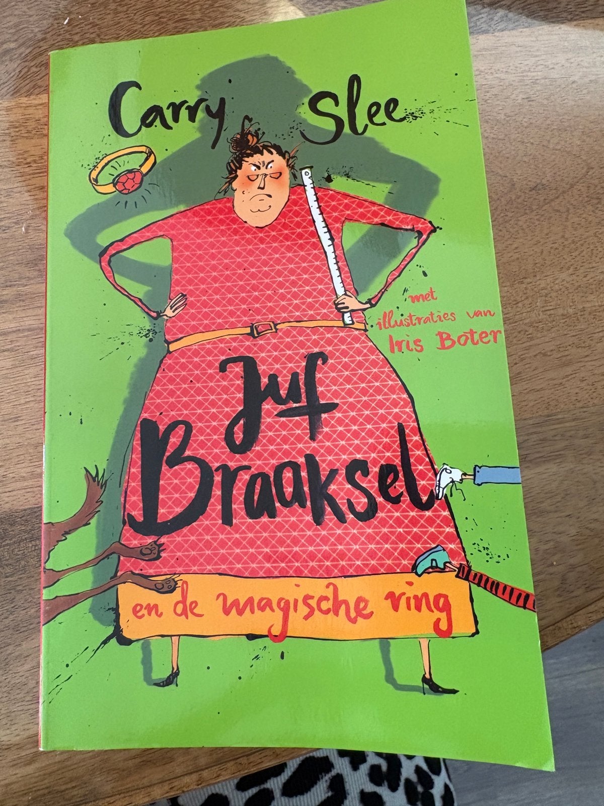Juf Braaksel en de magische ring - Carry Slee, Boeken, Ophalen, Zo goed als nieuw, Fictie