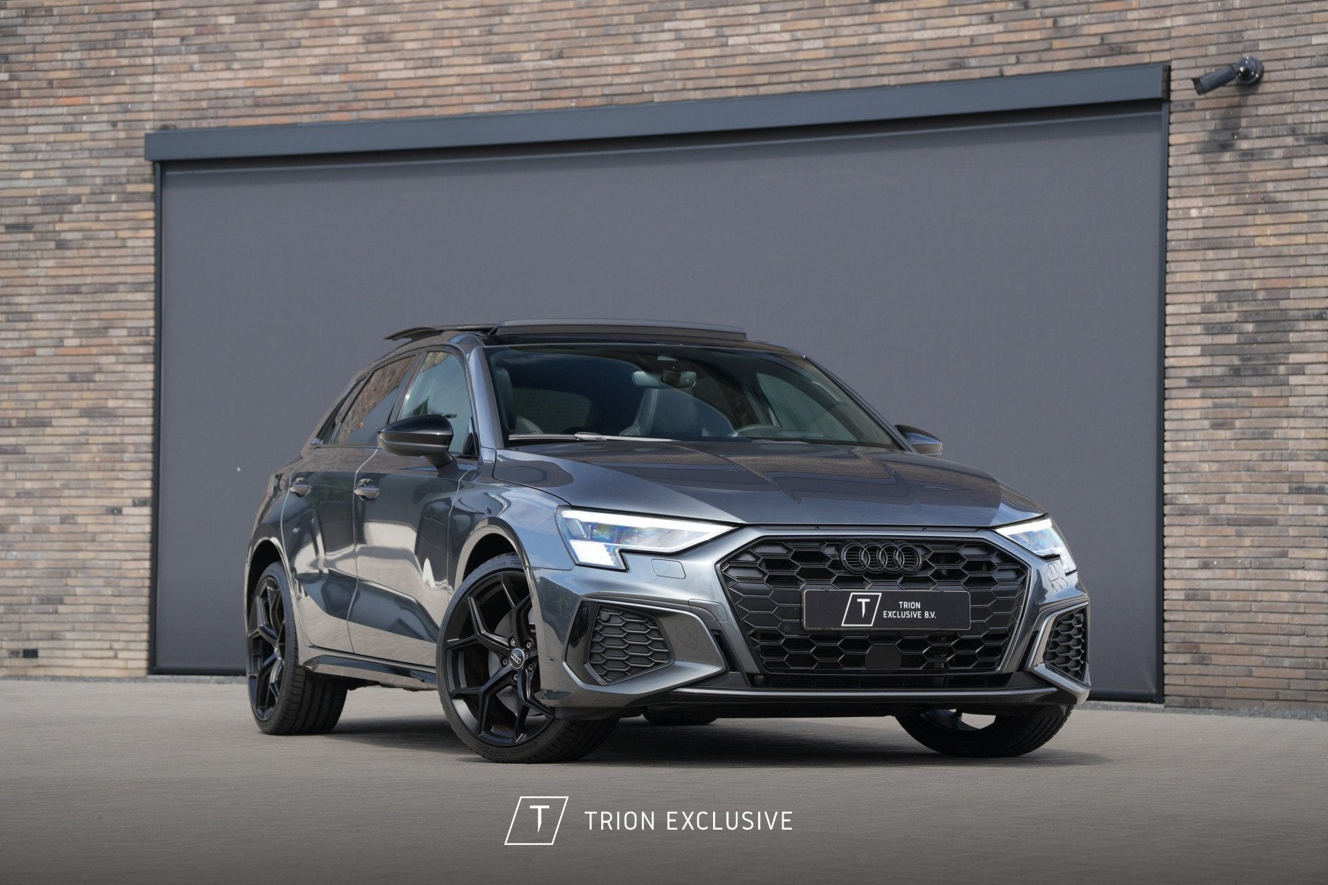 Audi A3 Sportback 45 TFSI e S edition Competition | Pano | M, Gebruikt, Zwart, 4 cilinders, Automatische klimaatregeling