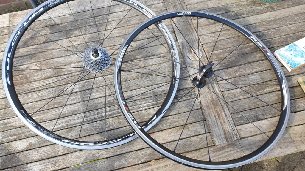 Shimano voorwiel en fulcrum achterwiel., Fietsen en Brommers, Fietsonderdelen, Ophalen of Verzenden, Racefiets, Wiel