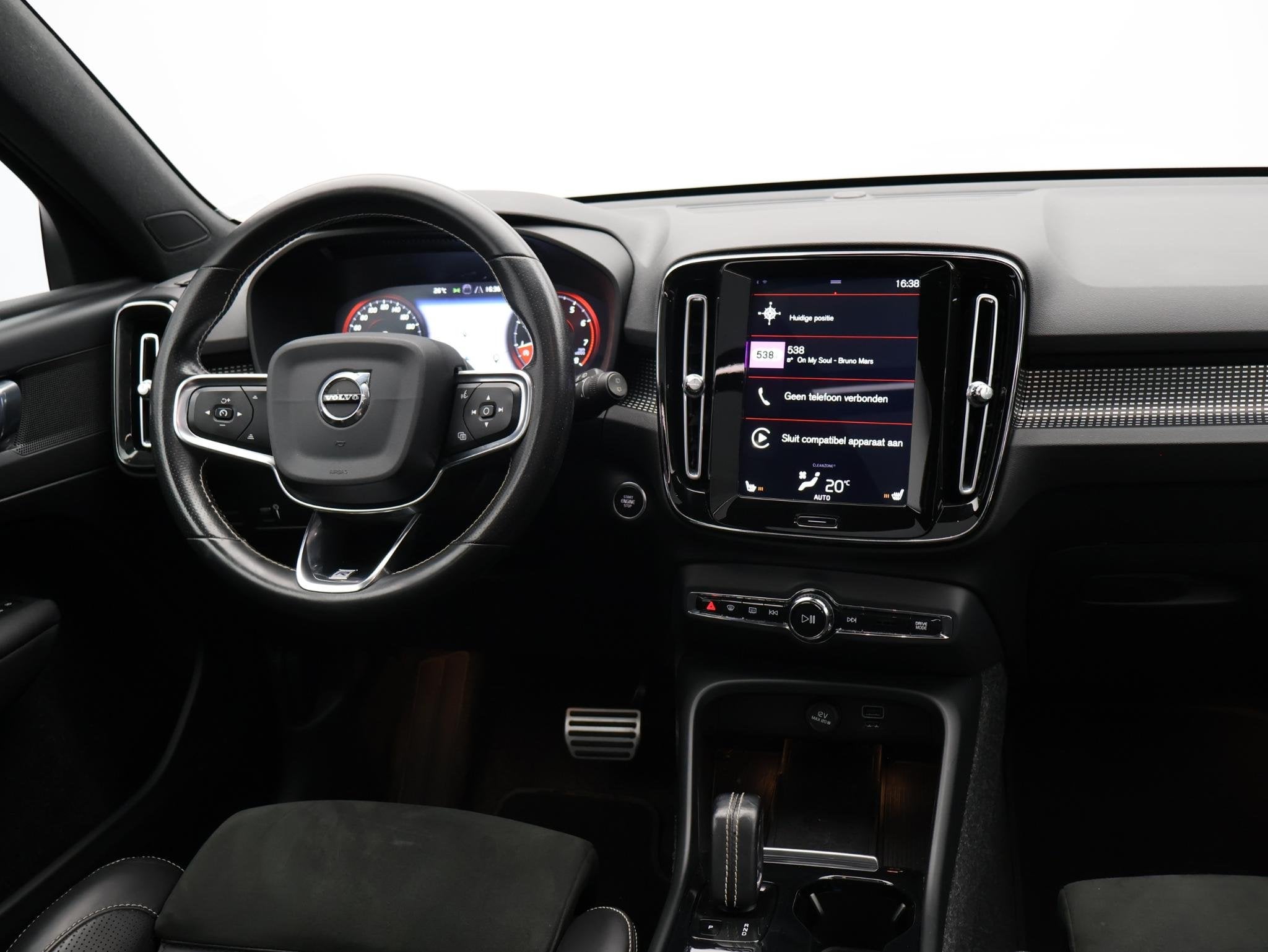 Volvo XC40 2.0 T4 R-Design / Trekhaak / Panoramadak / Adapti, 15 km/l, Euro 6, 1969 cc, Wit
