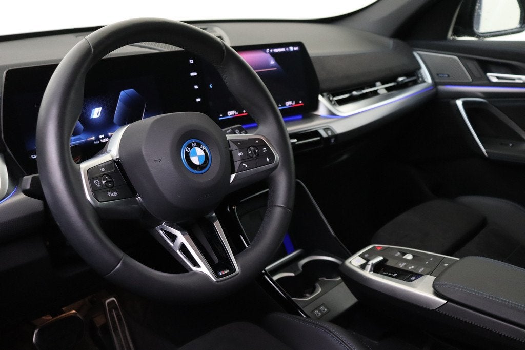 BMW iX1 eDrive20 M Sport / Panoramadak / Sportstoelen / Acht, Auto's, BMW, Met garantie (alle), 24 min, Zwart, Origineel Nederlands