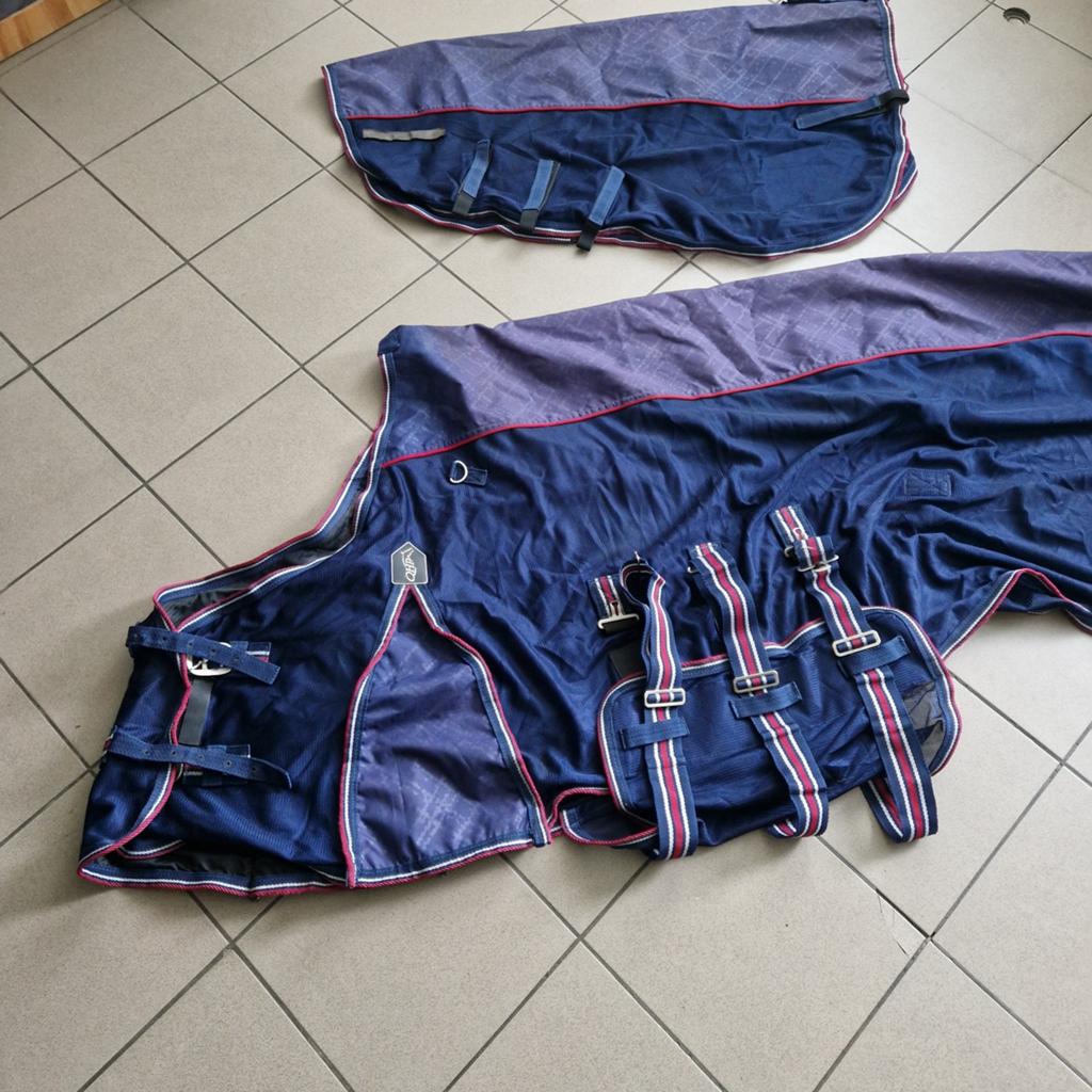 QHP vliegendeken met hals en stay dry 135 /185, Dieren en Toebehoren, Paarden en Pony's | Dekens en Dekjes, Ophalen of Verzenden