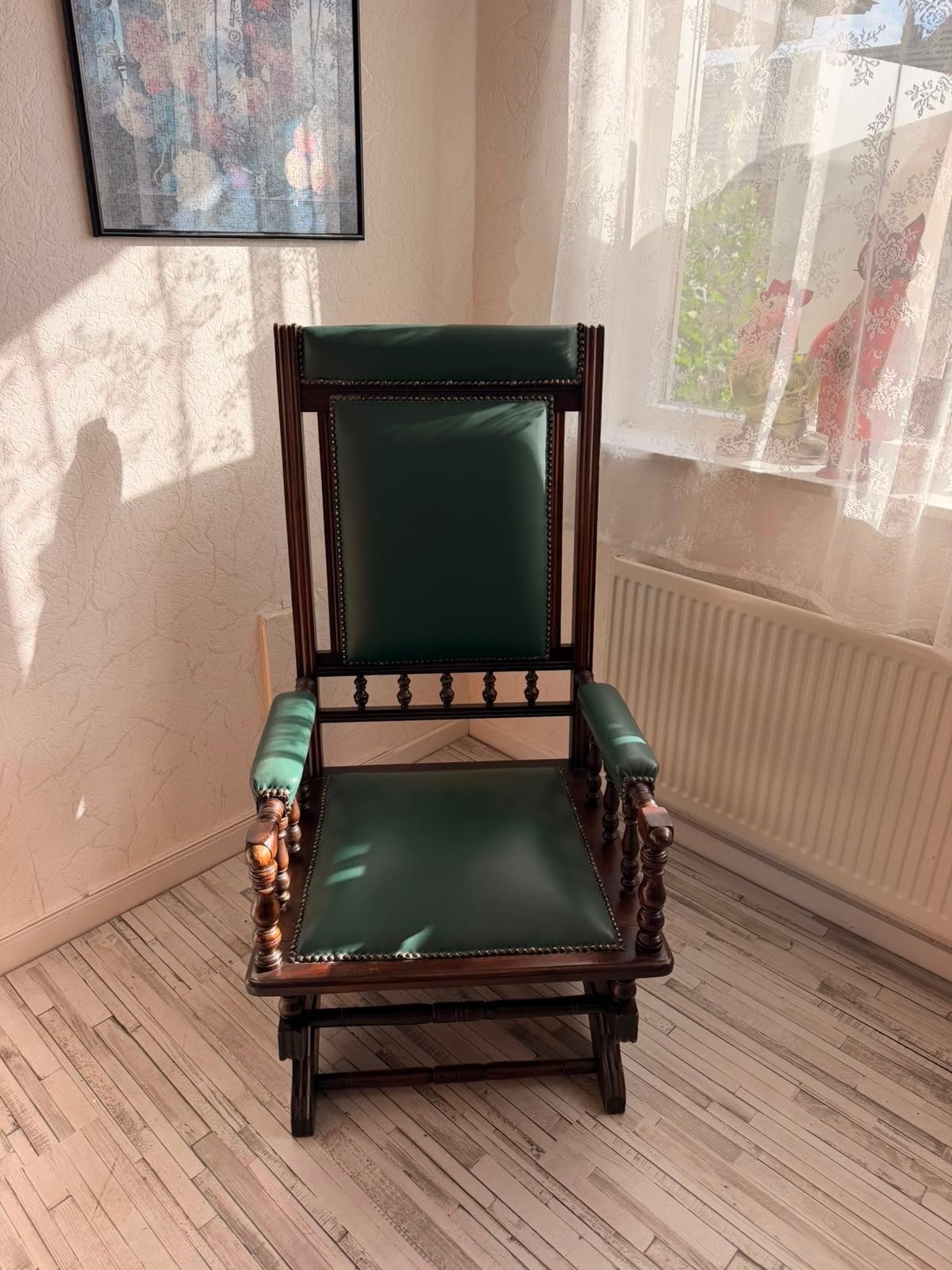 Antieke schommelstoel met groen leer, Ophalen