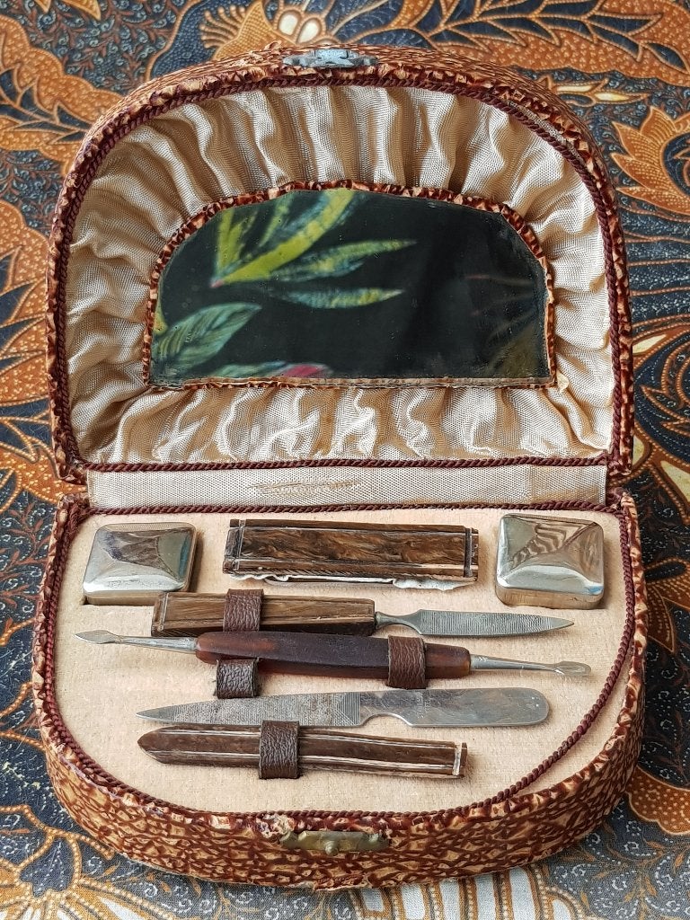 Oude manicure set uit Engeland in een box 12-16,5 cm., Ophalen of Verzenden
