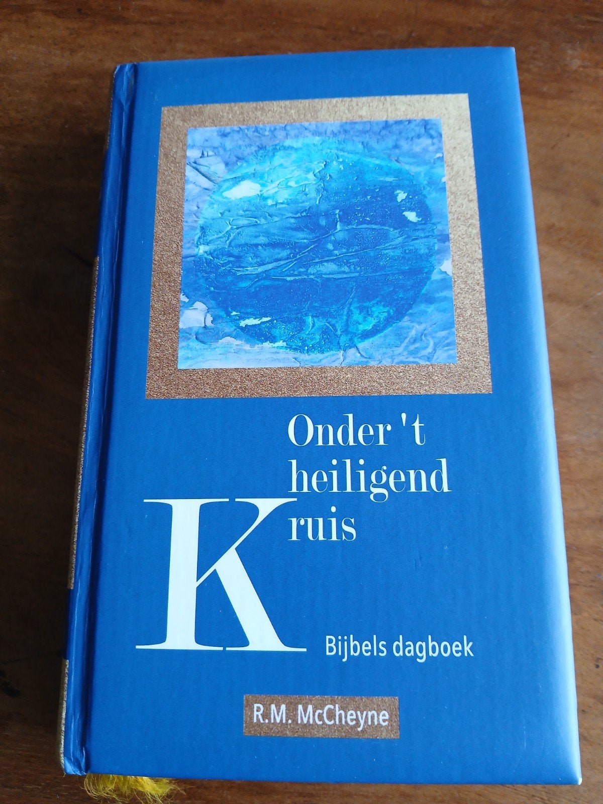 R.M. Mccheyne - Onder 't heiligend kruis.WD015, Ophalen of Verzenden, Zo goed als nieuw, R.M. Mccheyne