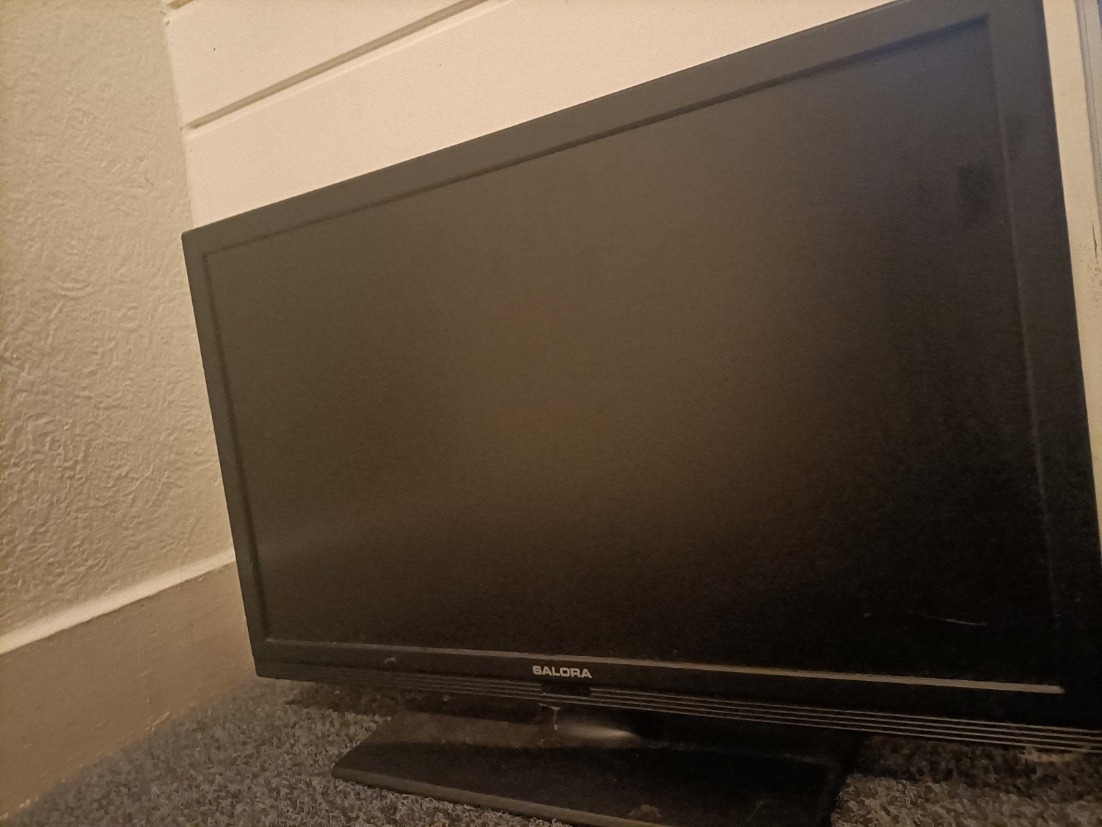 Salora Monitor , completely healthy., Ophalen, Zo goed als nieuw, 60 Hz of minder