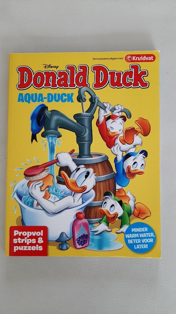 2 Stripboeken , Zomerboek en Aqua Duck,, Gelezen, Ophalen of Verzenden, Donald Duck, Meerdere stripboeken