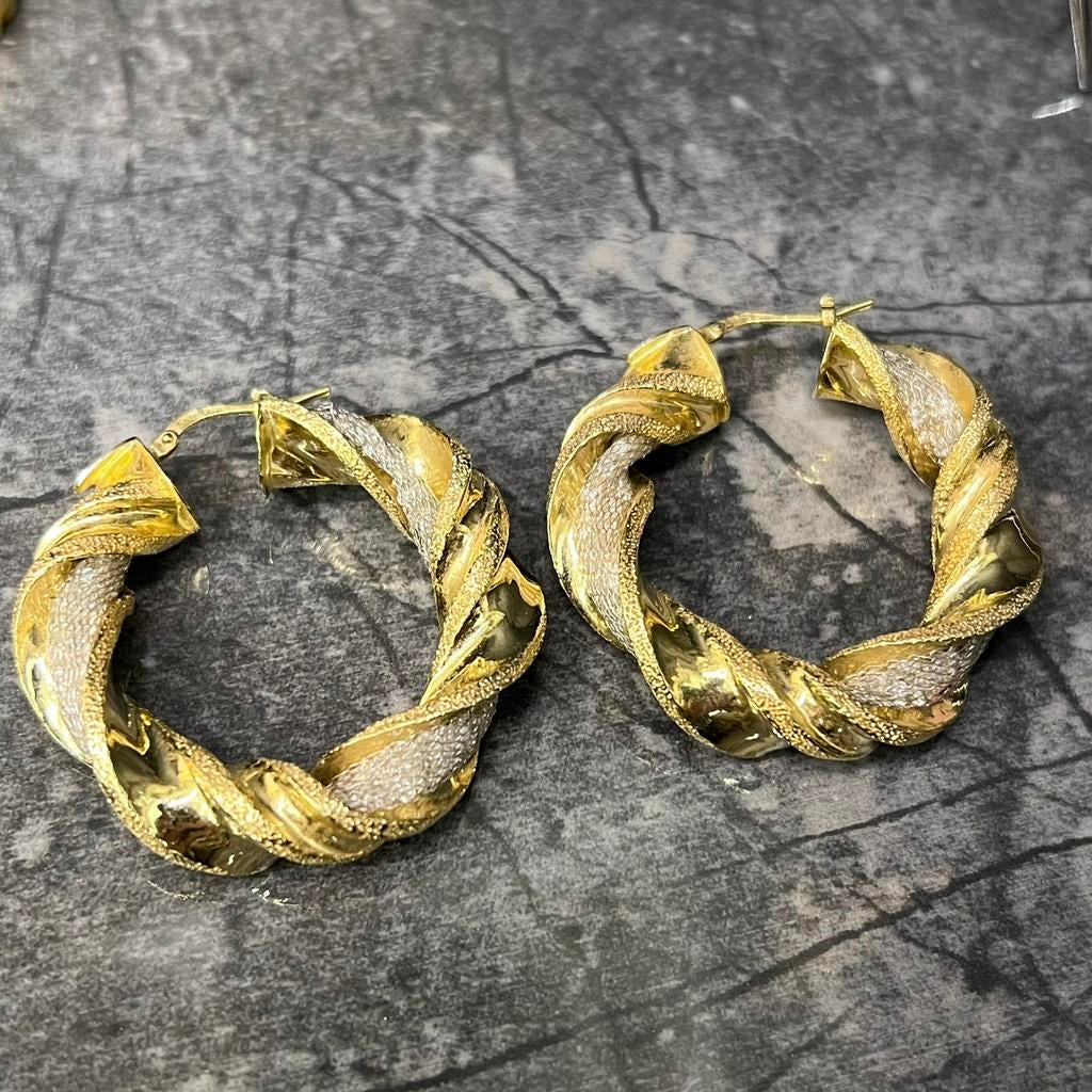 18 karaat gouden oorbellen wokkels model, Ophalen of Verzenden, Nieuw, Goud
