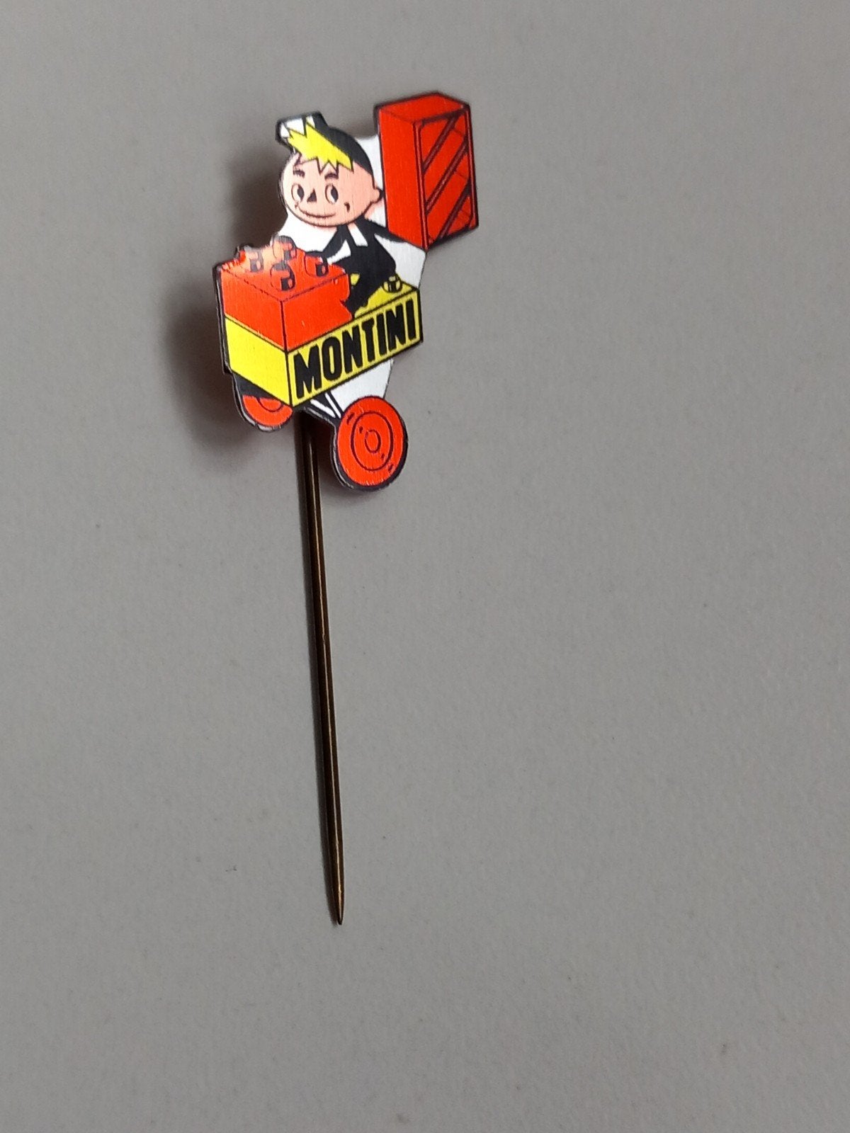 Vintage Montini Speldje - Figuurtje met blokken, Verzamelen, Speldjes, Pins en Buttons, Ophalen of Verzenden, Gebruikt, Figuurtje