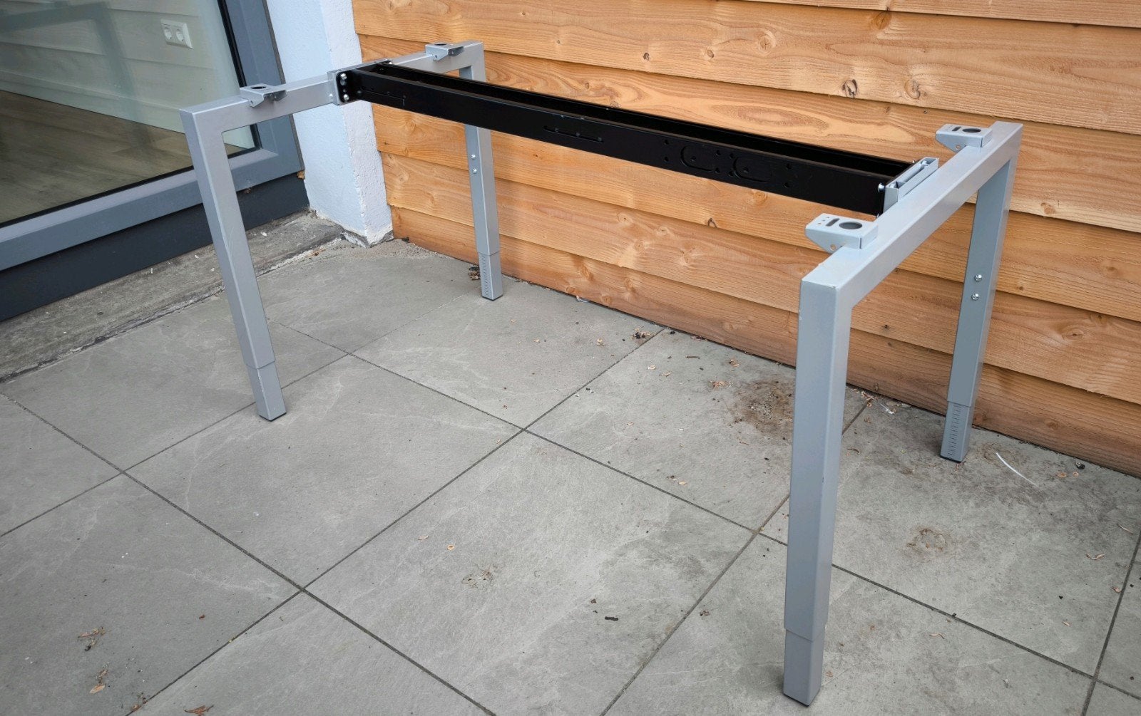 Verstelbaar bureau-onderstel grijs/zwart tafel 139 - 239 cm, Doe-het-zelf en Verbouw, Tekentafels, Ophalen