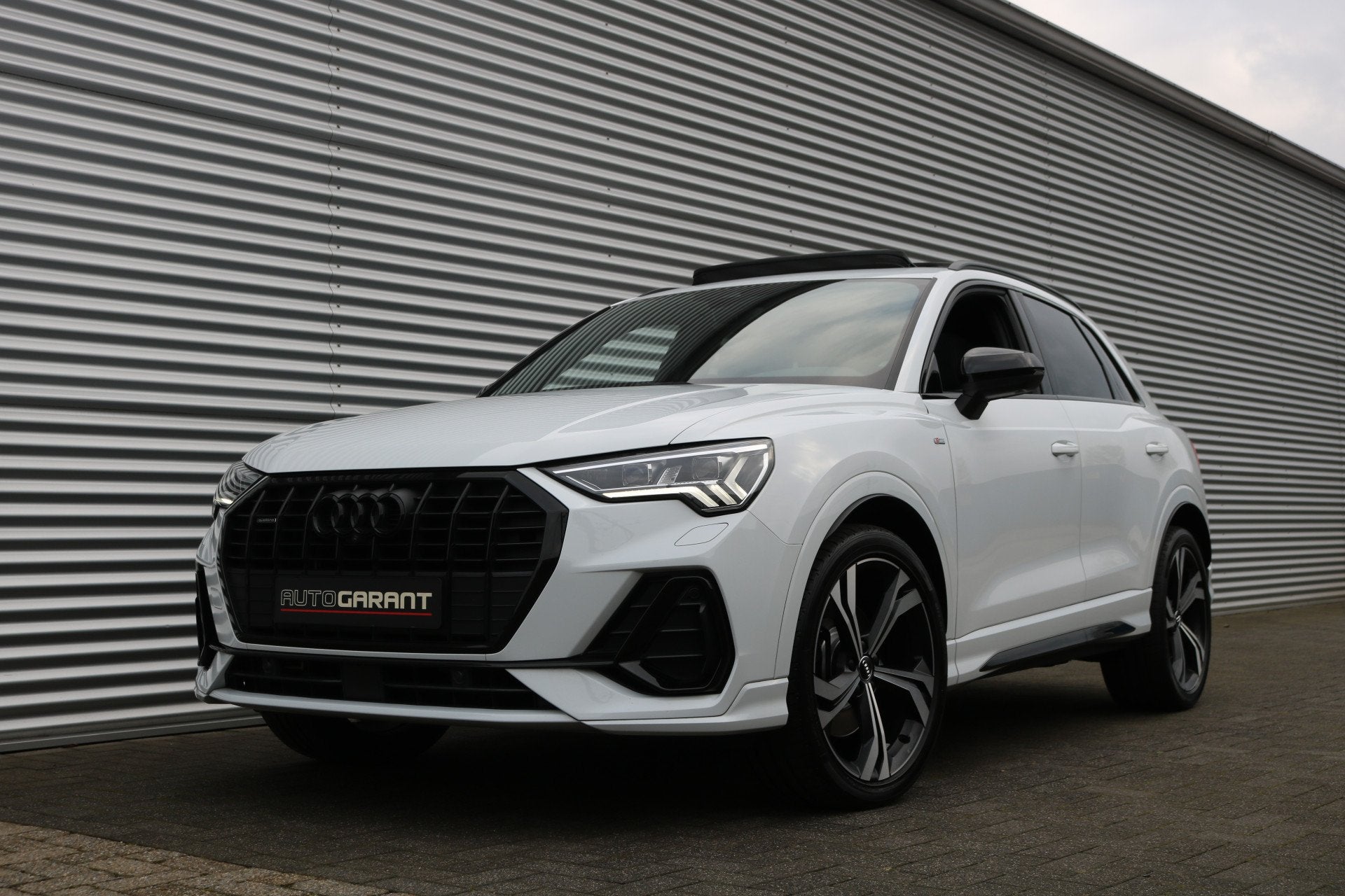 Audi Q3 40 TFSI Quattro S-Line (Panoramadak VirtualCockpit C, Automaat, Gebruikt, Zwart, Wit