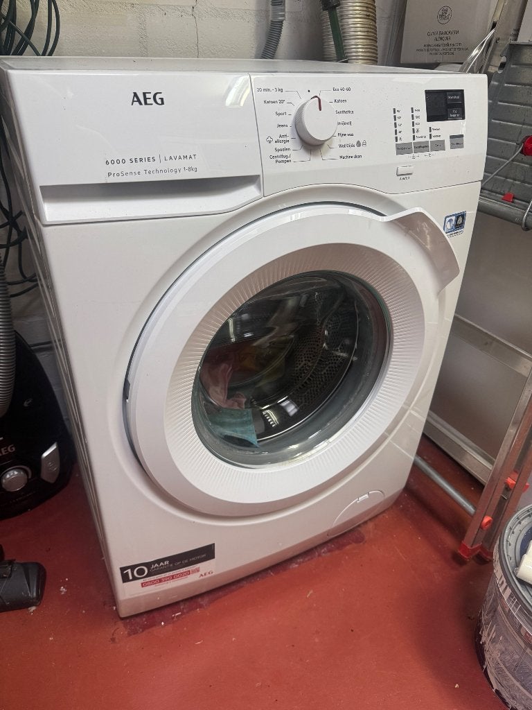 AEG wasmachine uit 2022, Ophalen, 1200 tot 1600 toeren, Gebruikt, 85 tot 90 cm