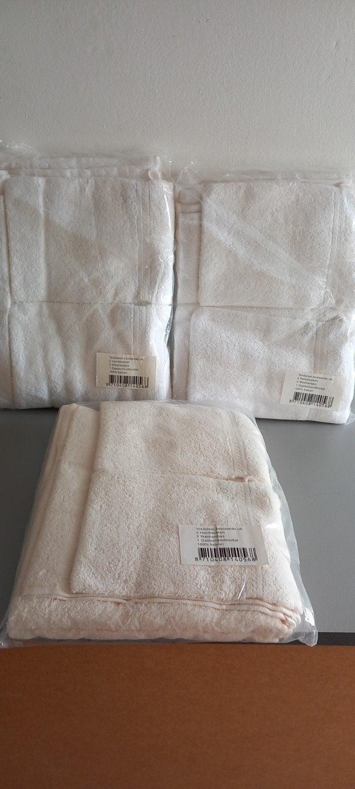 Nieuw Handdoekenset 100% Katoen - 2 Handdoeken, 2 Washandjes, Ophalen of Verzenden, Nieuw, Beige, Handdoek