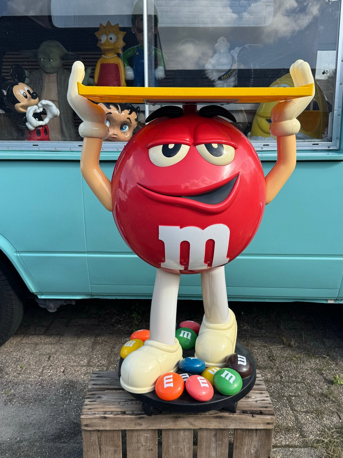 Grote M&M's Red Display Figuur met Dienblad - Uniek!, Ophalen, Reclamebord, Gebruikt, .