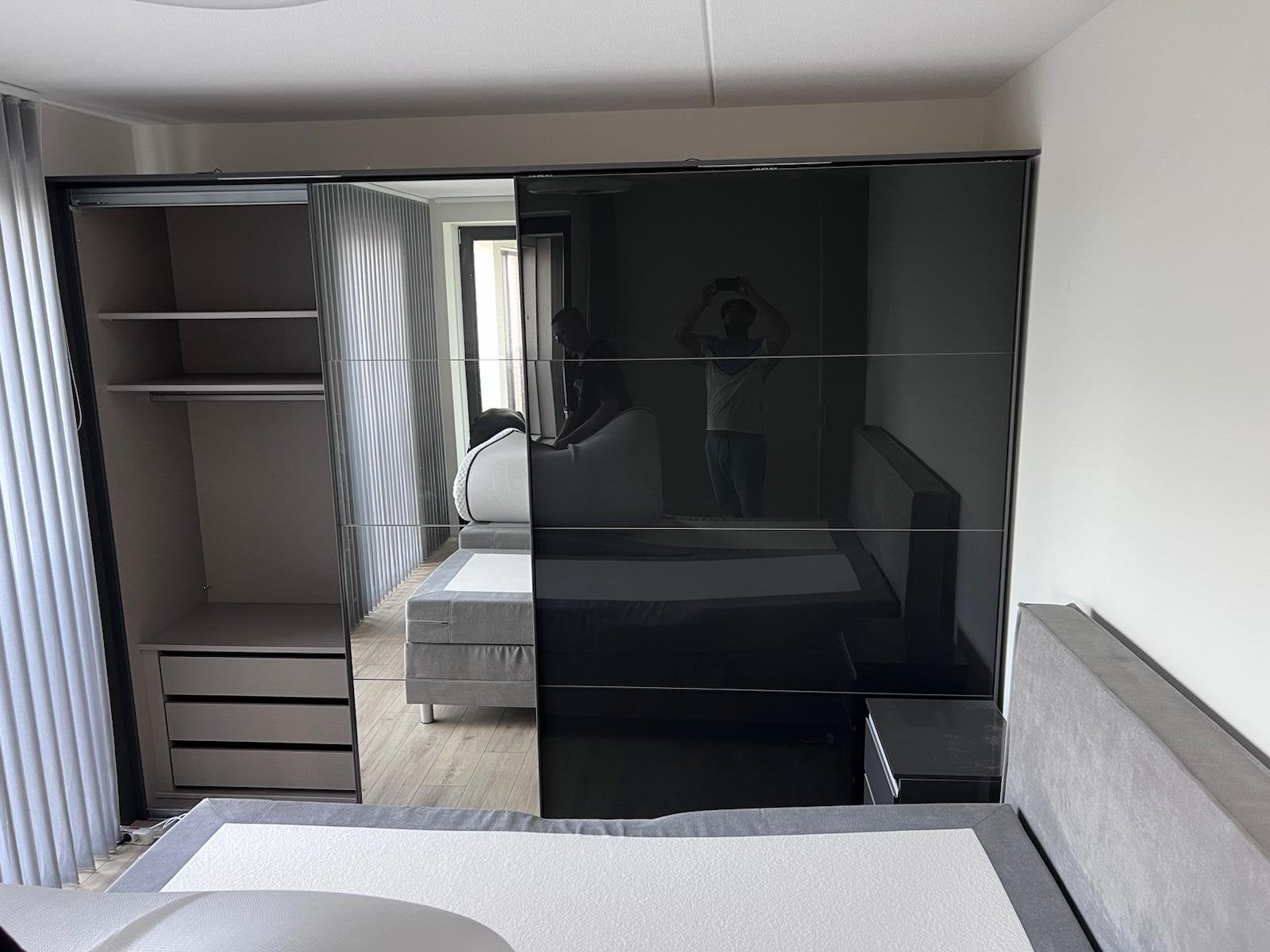 Luxe kledingkast z.g.a.n