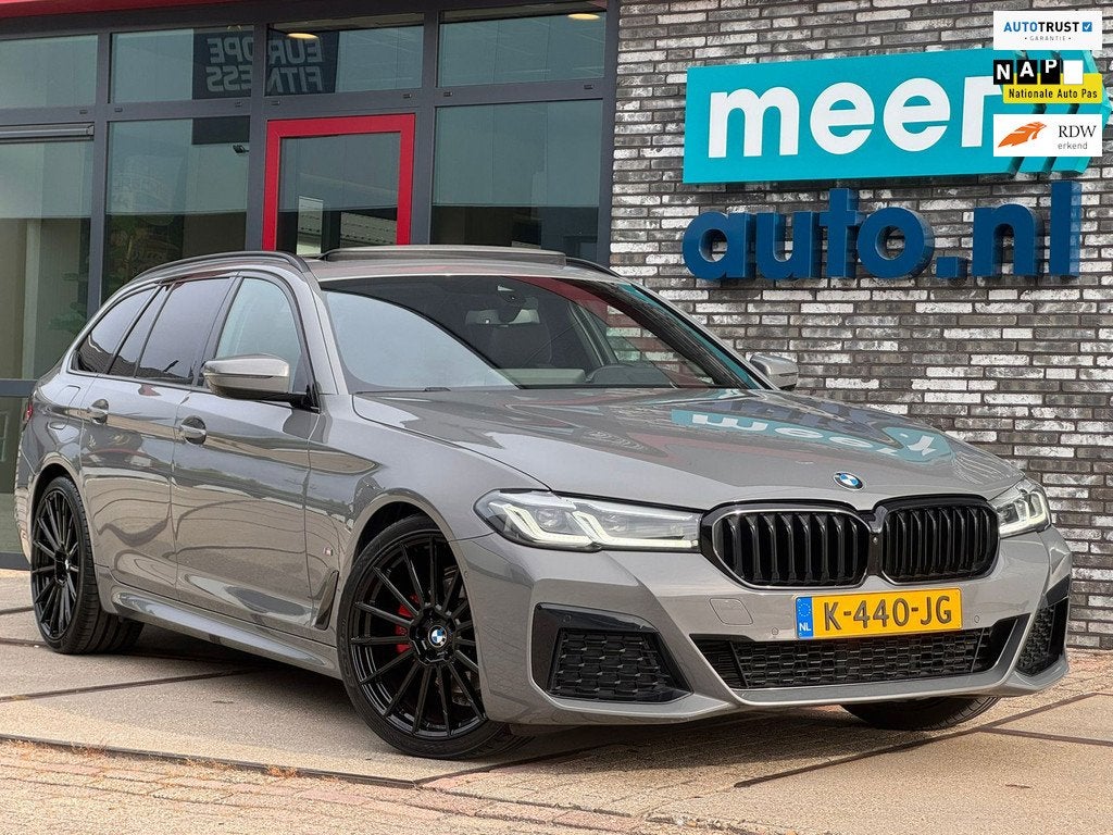 BMW 5-serie Touring 520i High Executive M-SPORT l PANO l HUD, Auto's, BMW, Automaat, 1998 cc, Achterwielaandrijving, Gebruikt