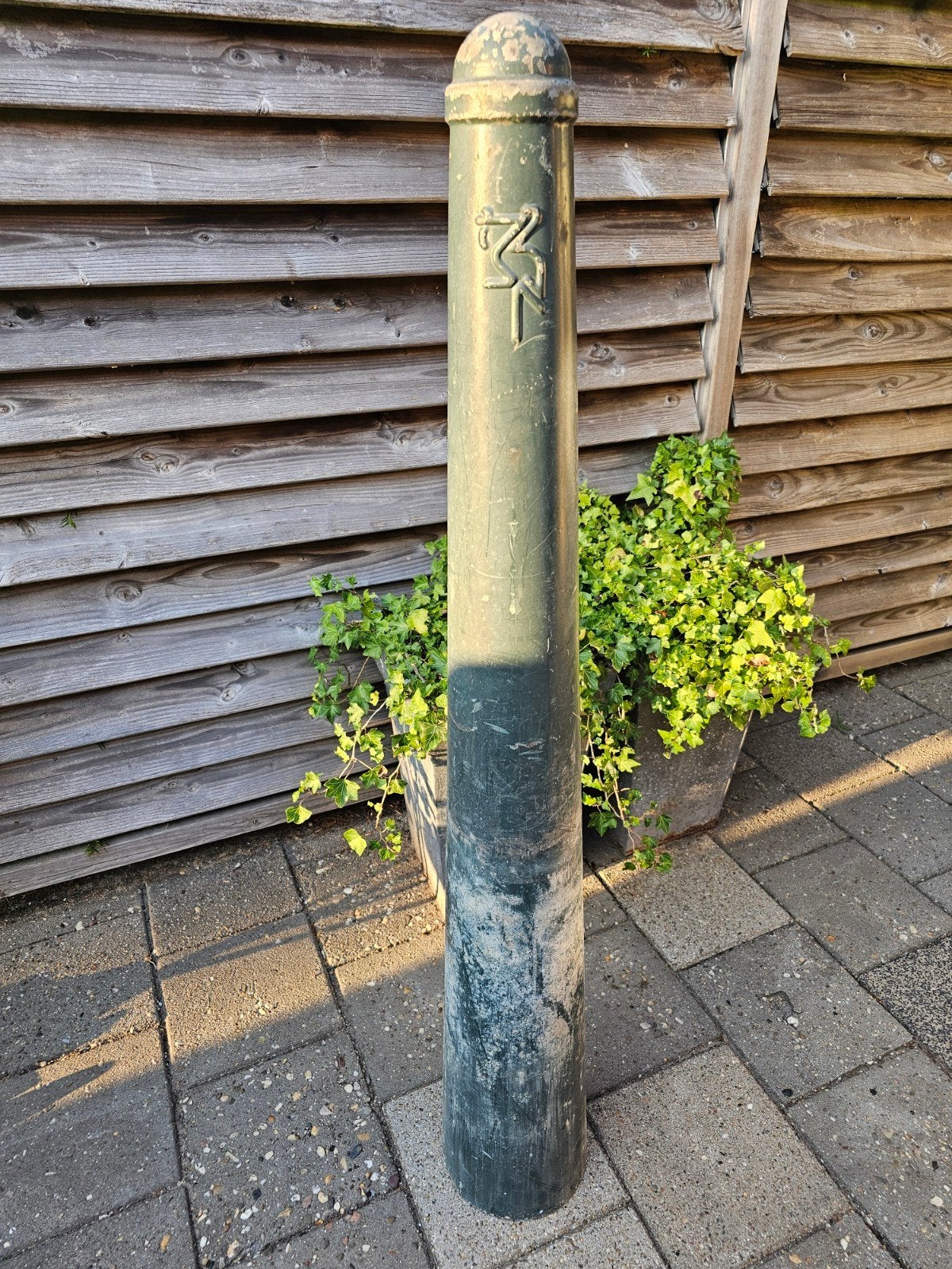 Metalen stoepafzetting paal Hageneesje of Hagenaartje, Ophalen