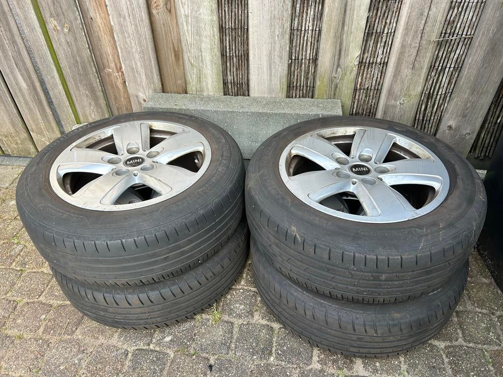 Hankook banden 195/60 R16 op mooie Mini velgen, Auto-onderdelen, Banden en Velgen, Ophalen, Gebruikt, 16 inch, Banden en Velgen