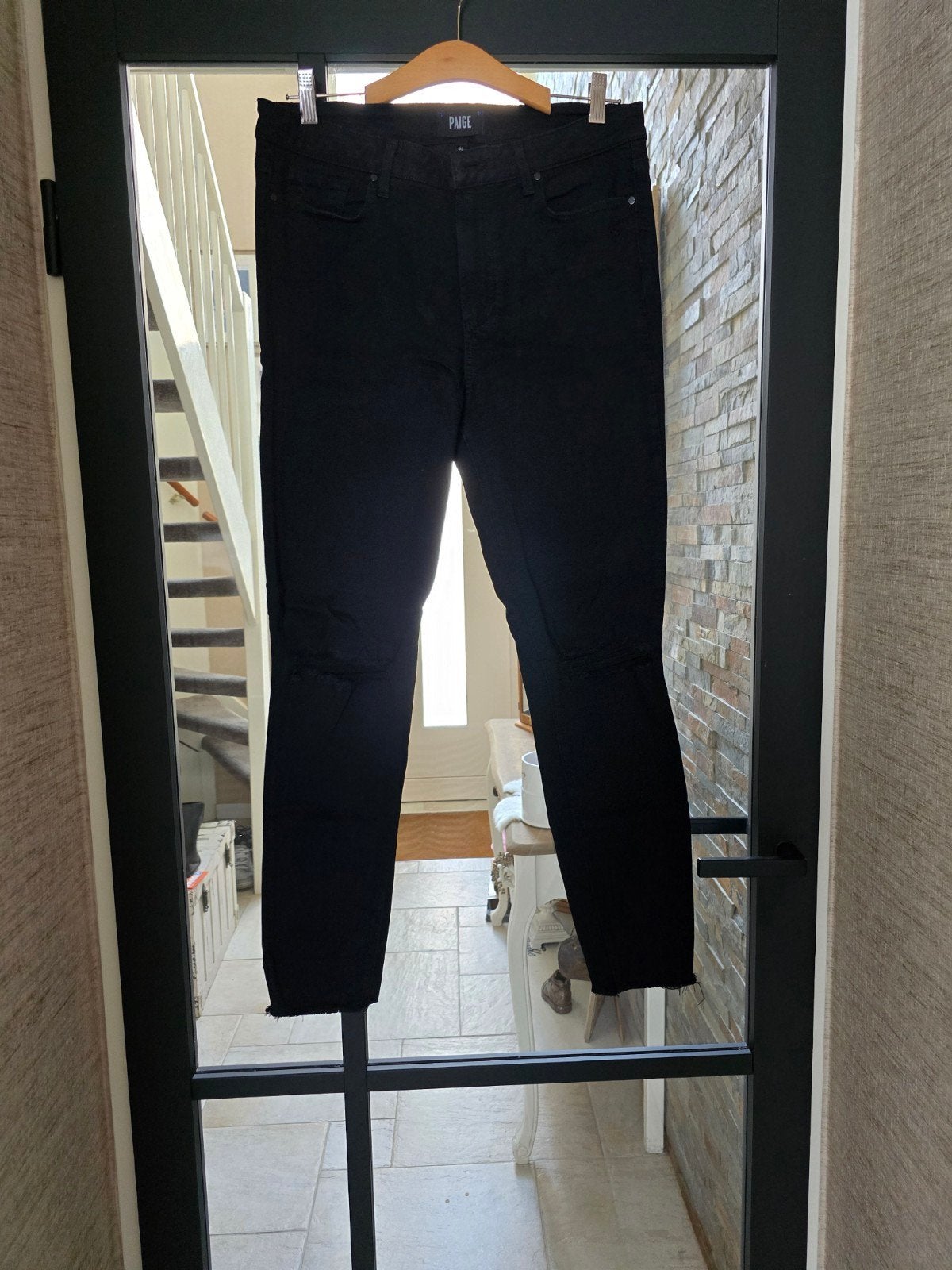 Te koop nieuwe zwarte damesbroek met scheuren bij de knieën,, Paige, Zwart, Maat 42/44 (L), Nieuw