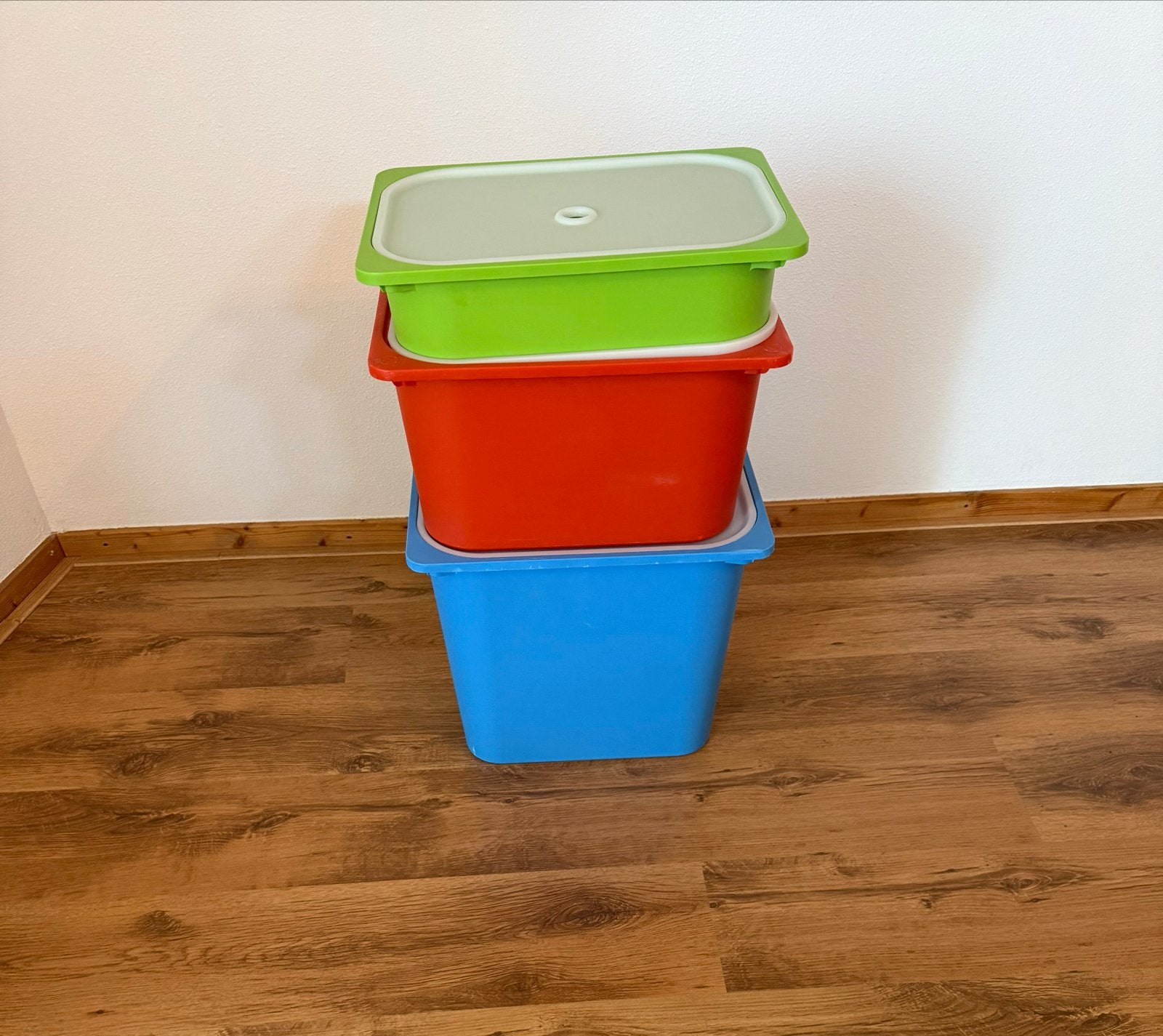 Ikea TROFAST Set van 3 gekleurde opbergbakken met deksel, Ophalen, Zo goed als nieuw, Bak of Kist