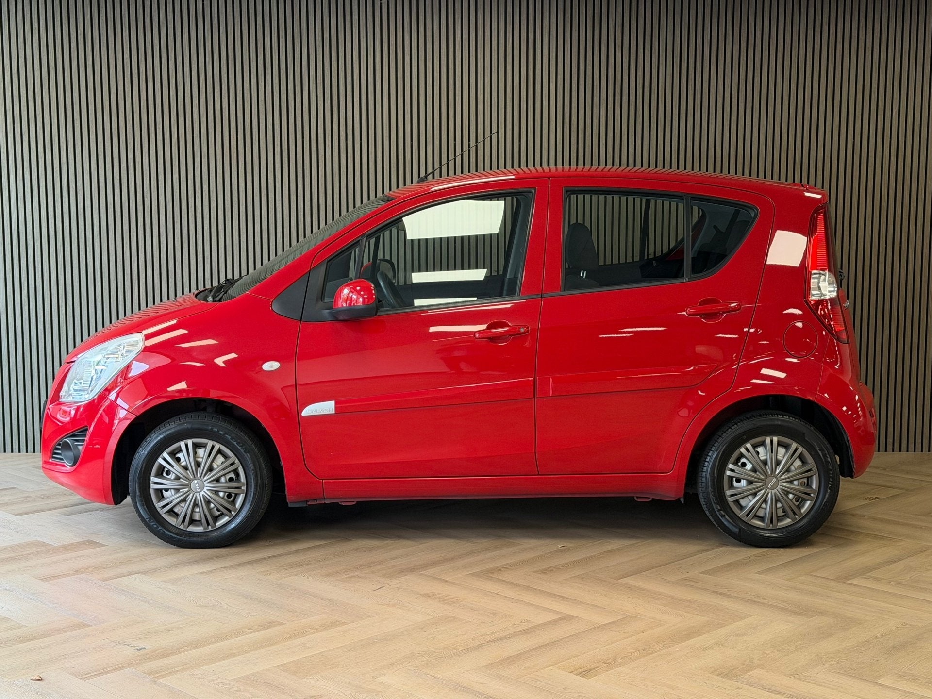 Suzuki Splash 1.0 VVT Base 5 Drs AUX, Auto's, Euro 5, Stof, 31 €/maand, Met garantie (alle)