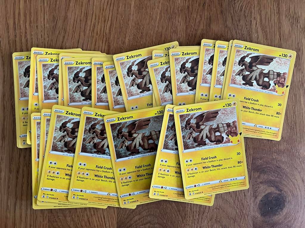 Zekrom Holo 010/025 Celebrations (prijs per stuk), Ophalen of Verzenden, Zo goed als nieuw