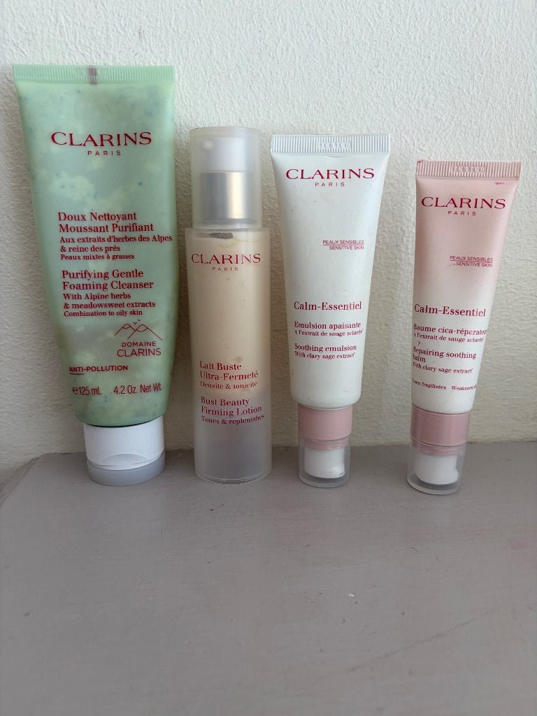 4 delige Clarins set bestaande uit een cleanser, calmingsemu, Ophalen of Verzenden, Zo goed als nieuw, Gehele gezicht, Verzorging